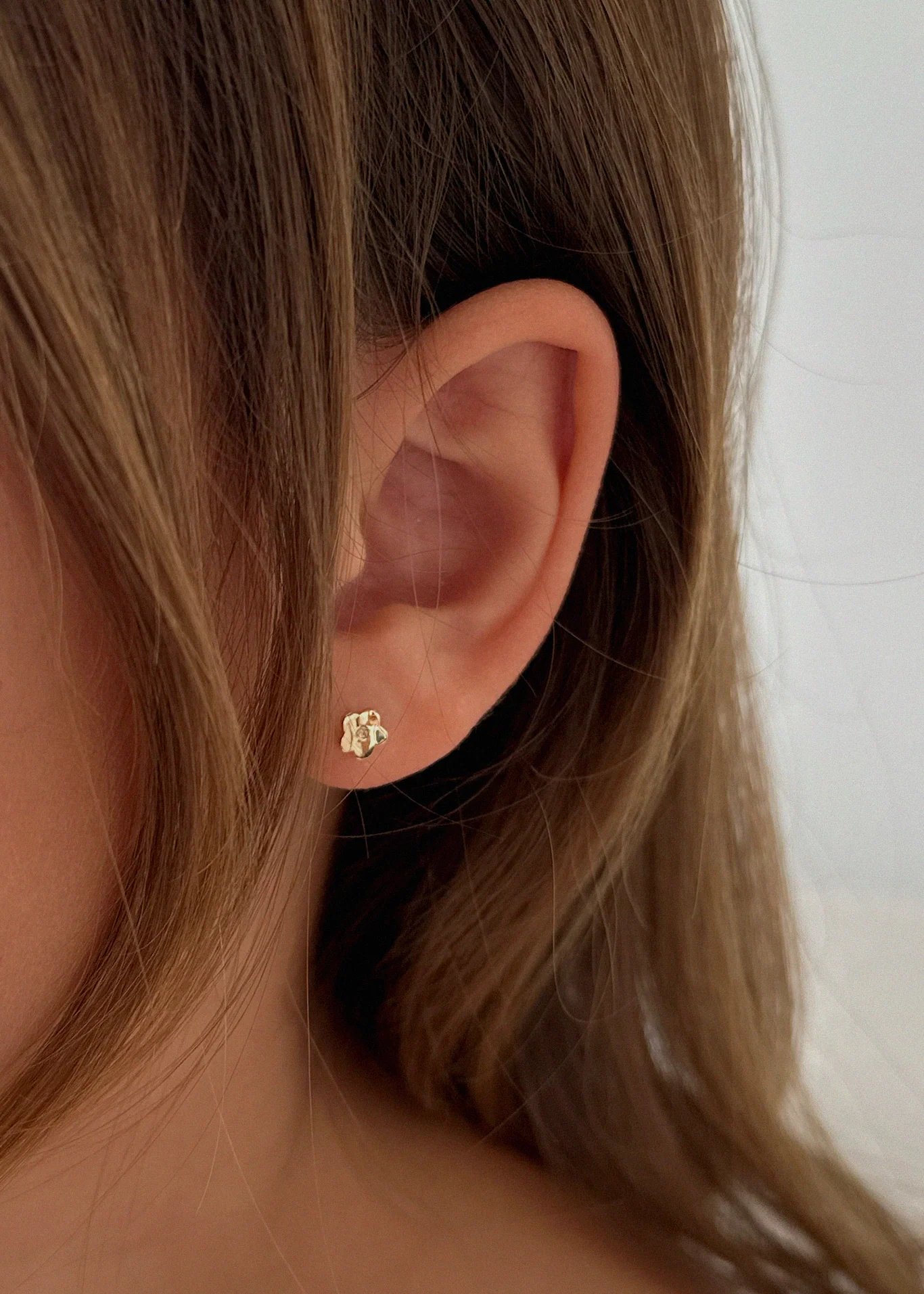 Kinn - Bébé Flower Stud Earrings Diamond - Image 2