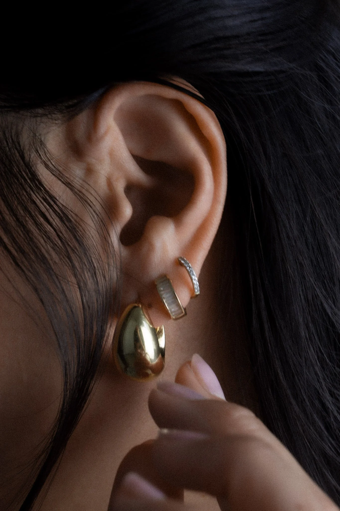 Kinn - Bold Teardrop Hoop Earrings - Image 4
