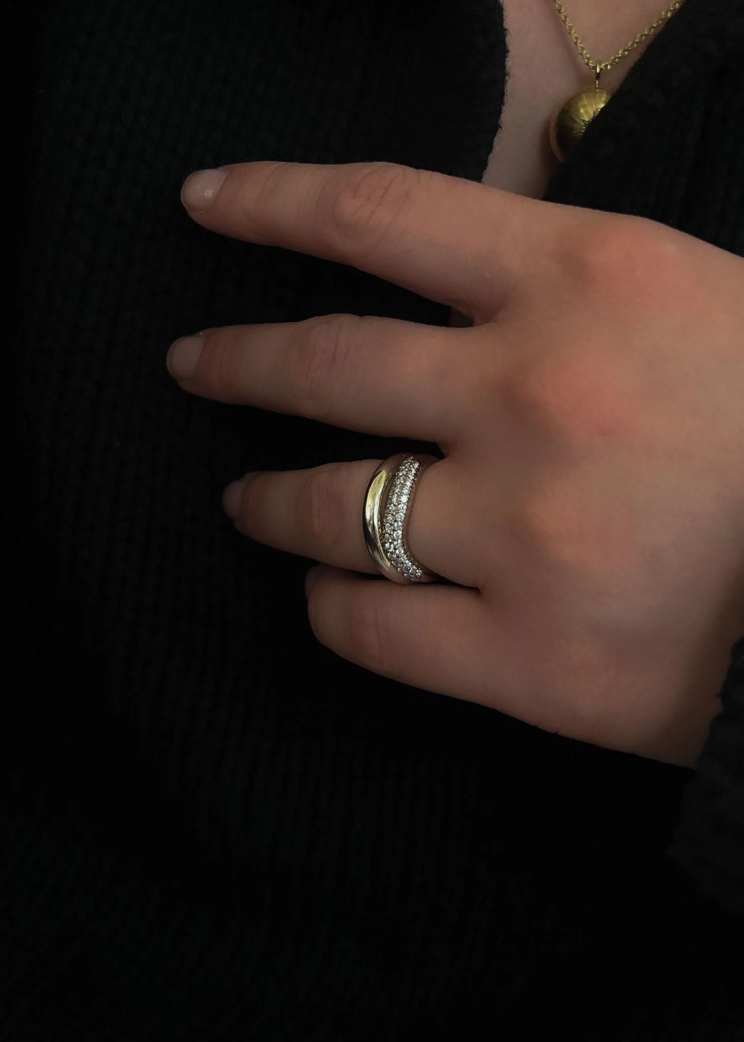 Kinn - Chunky Tube Ring Gold - Image 4