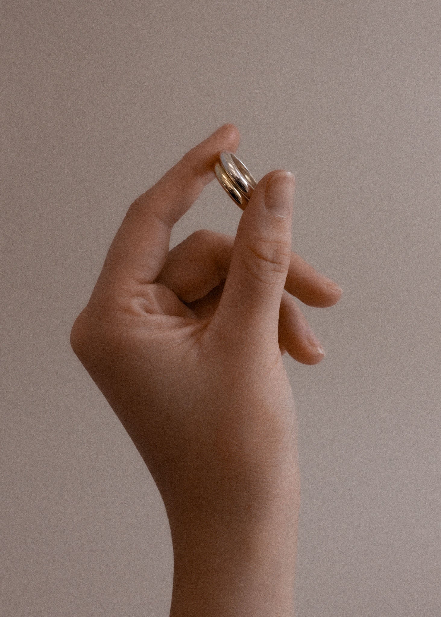 Kinn - Chunky Tube Ring Gold - Image 6