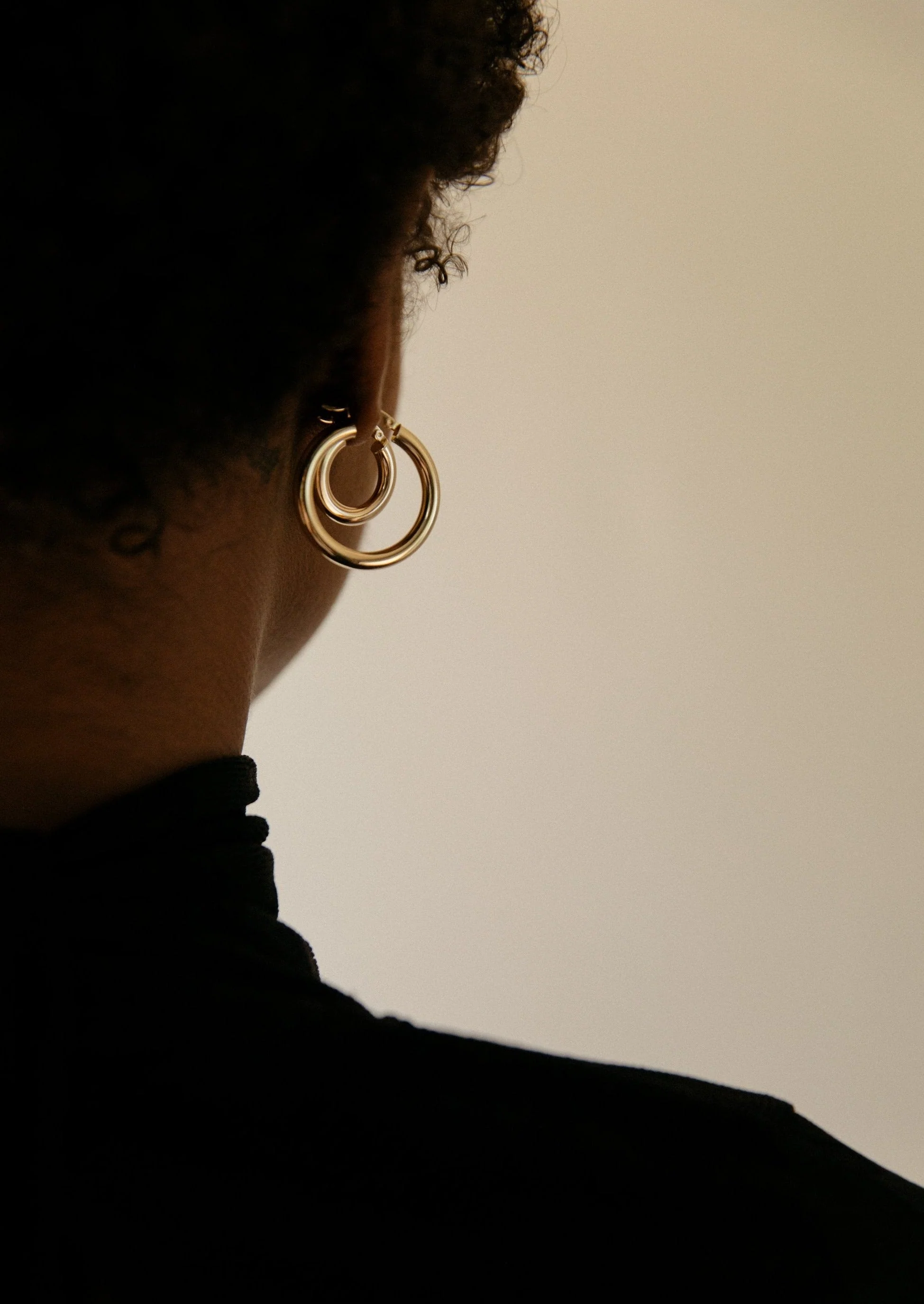 Kinn - Classic Hoop Earrings Medium - Image 4