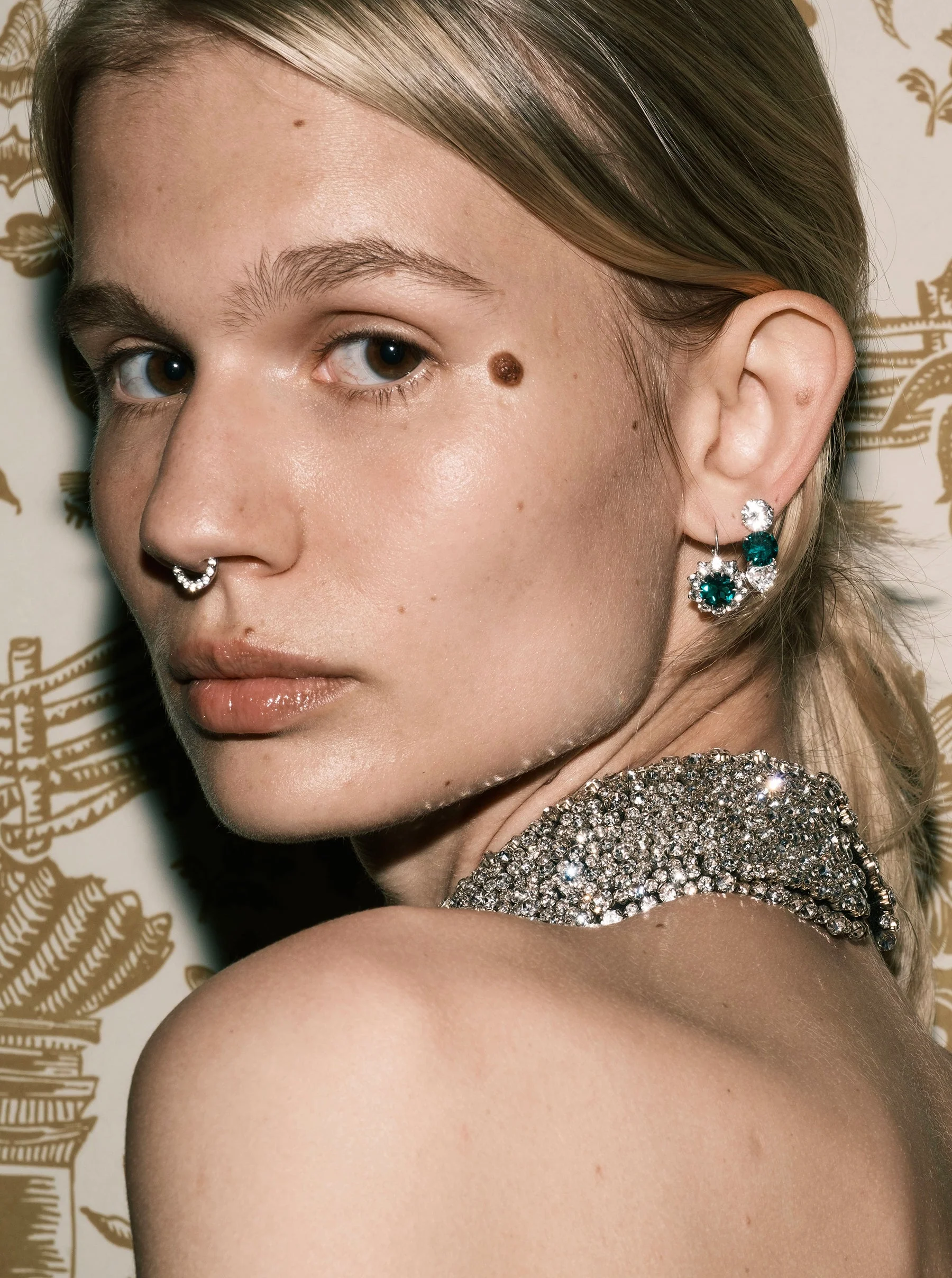 Dorsey - GWEN EARRINGS IN LAB EMERALD - Image 2