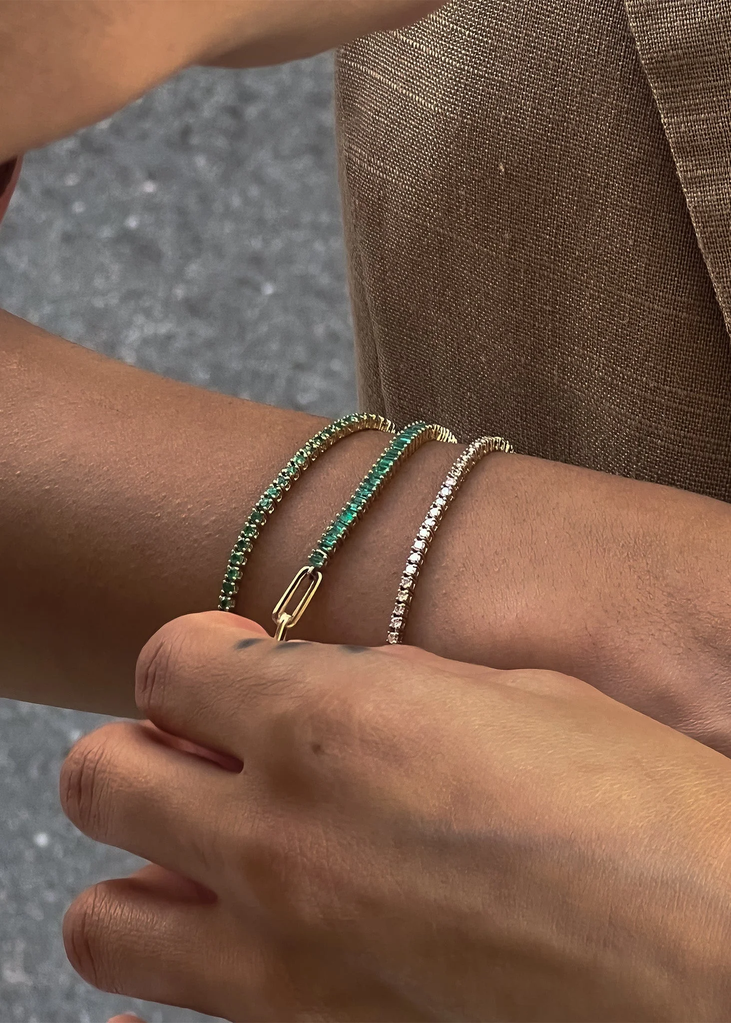 Kinn - Classic Diana Tennis Bracelet Emerald Yellow Gold - Image 2