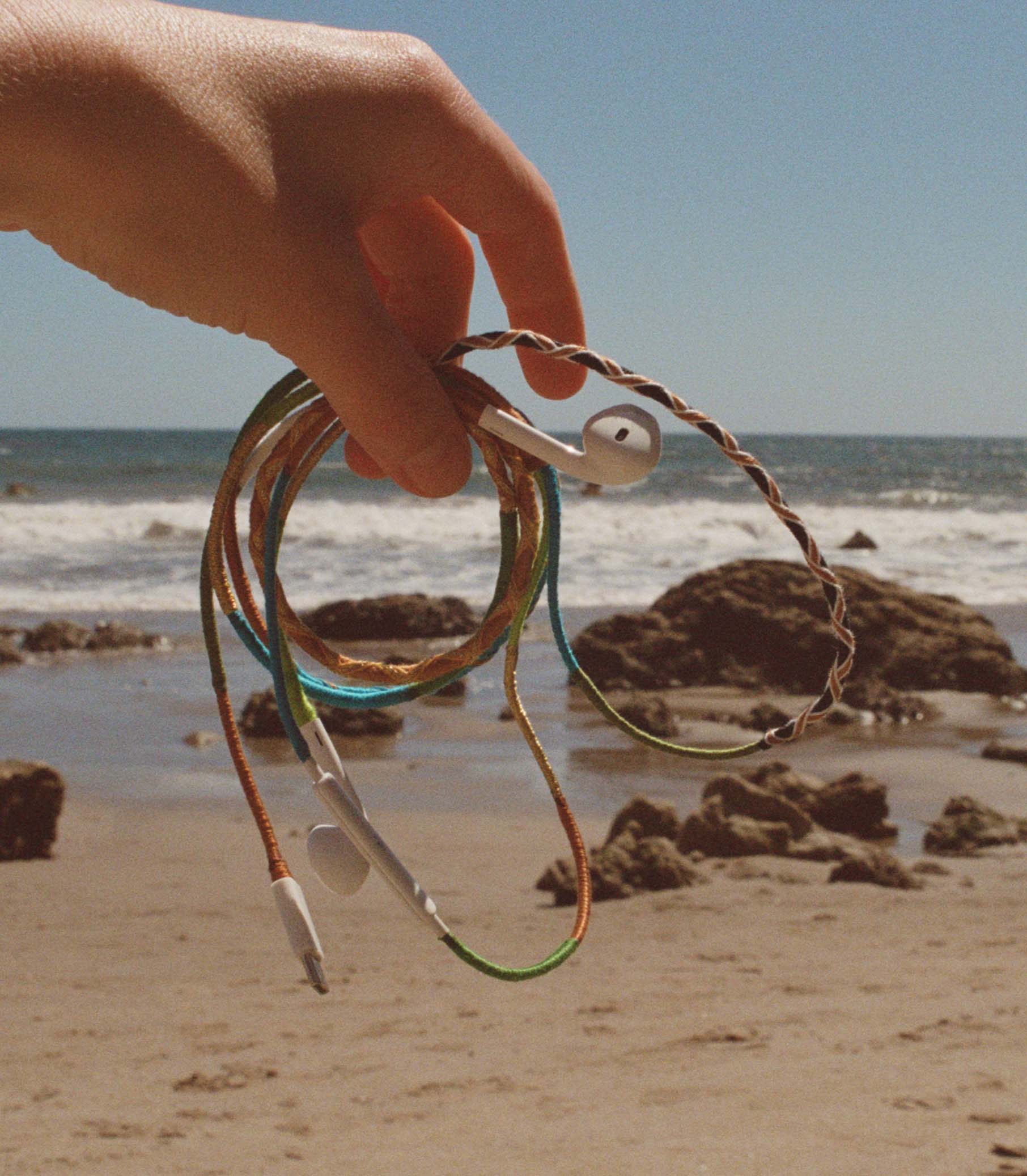 DOEN - LE POM POM & DÔEN HEADPHONES - Image 4
