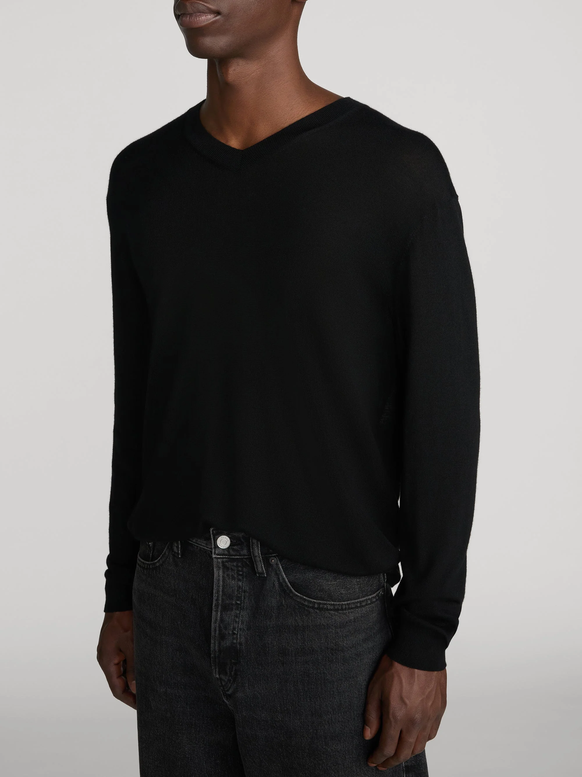 FRAME - Fine Gauge V - Neck Sweater - Image 4