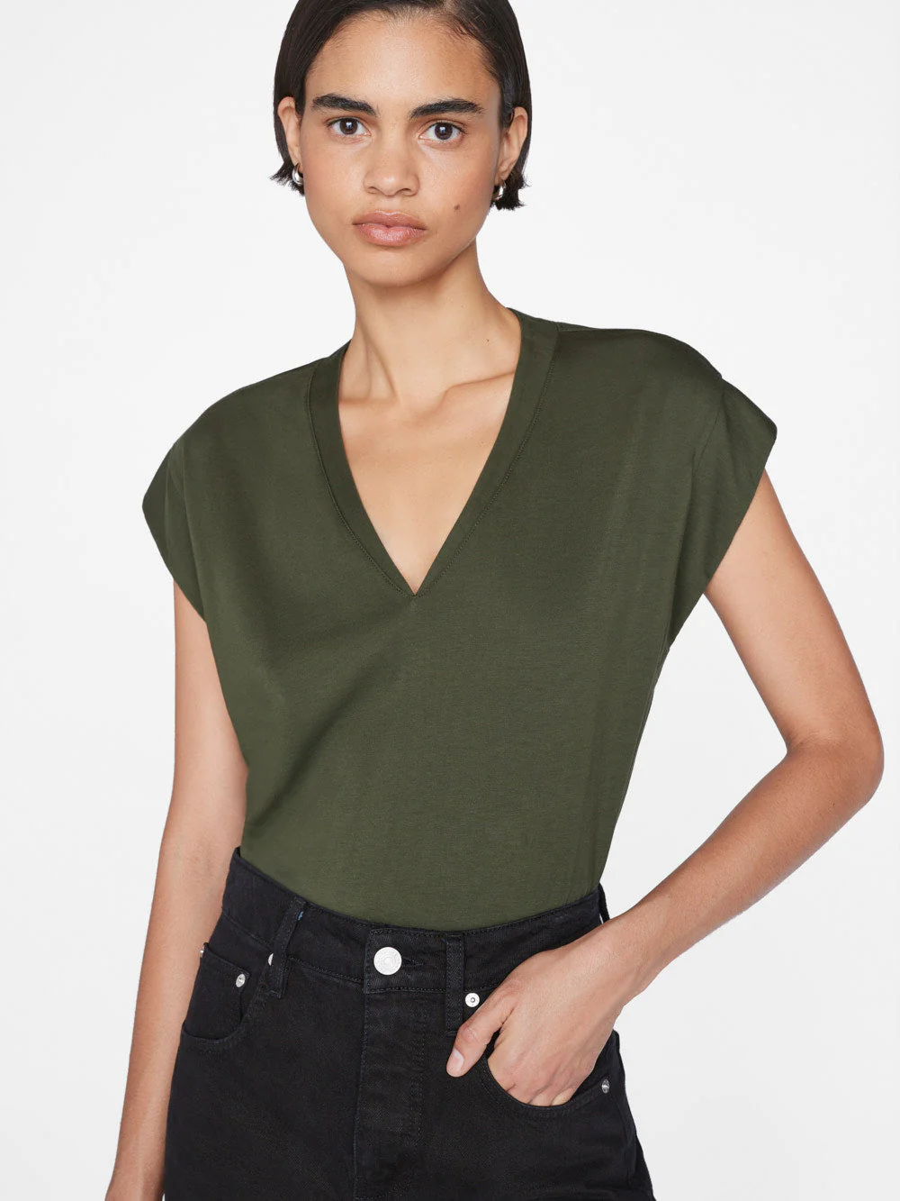 FRAME - Le Mid Rise V Neck Tee - Image 5