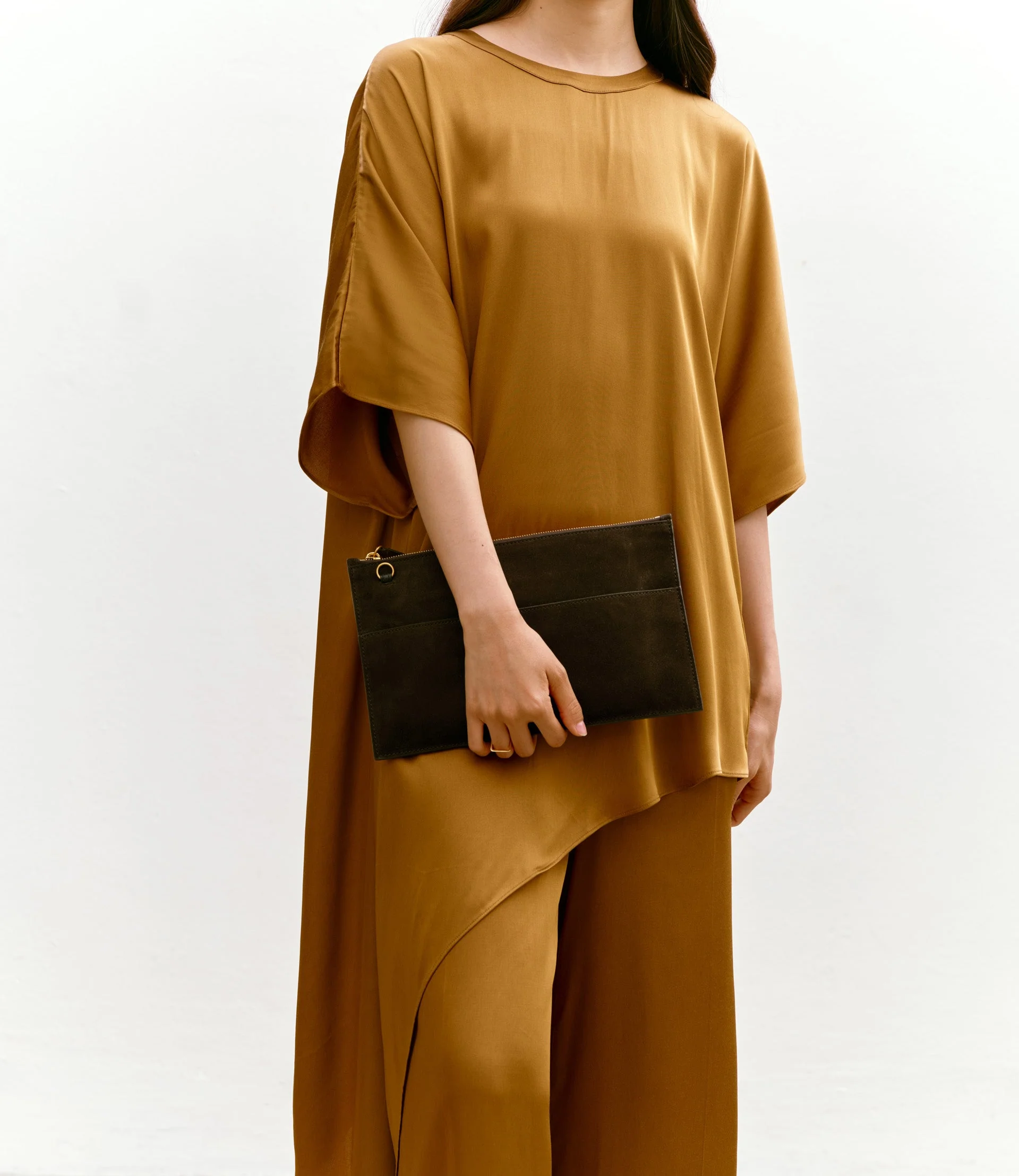 Metier - Incognito Clutch Suede Chocolate - Image 2