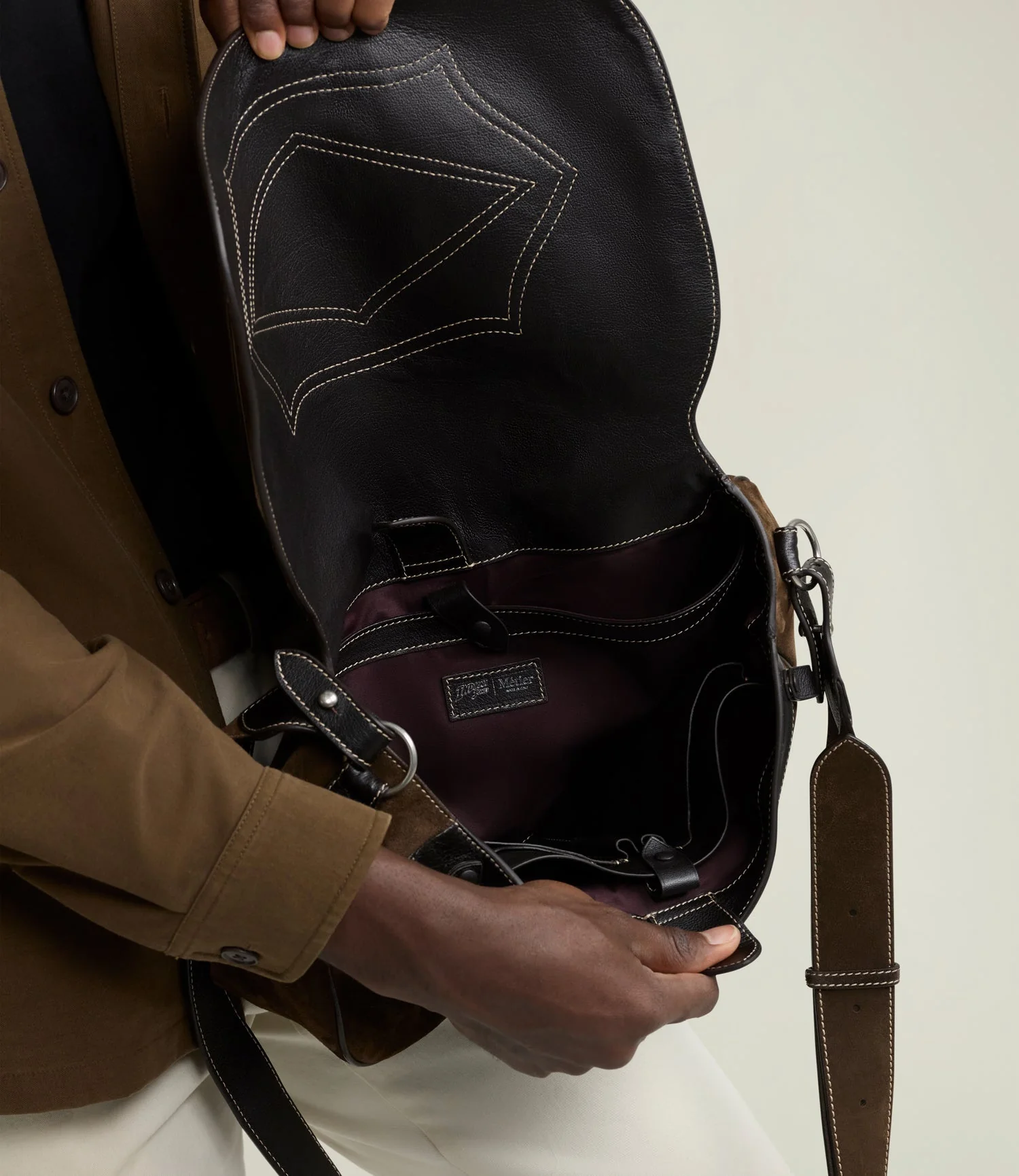 Metier - INDIANA JONES™ Hunter Messenger Chocolate Suede - Image 6