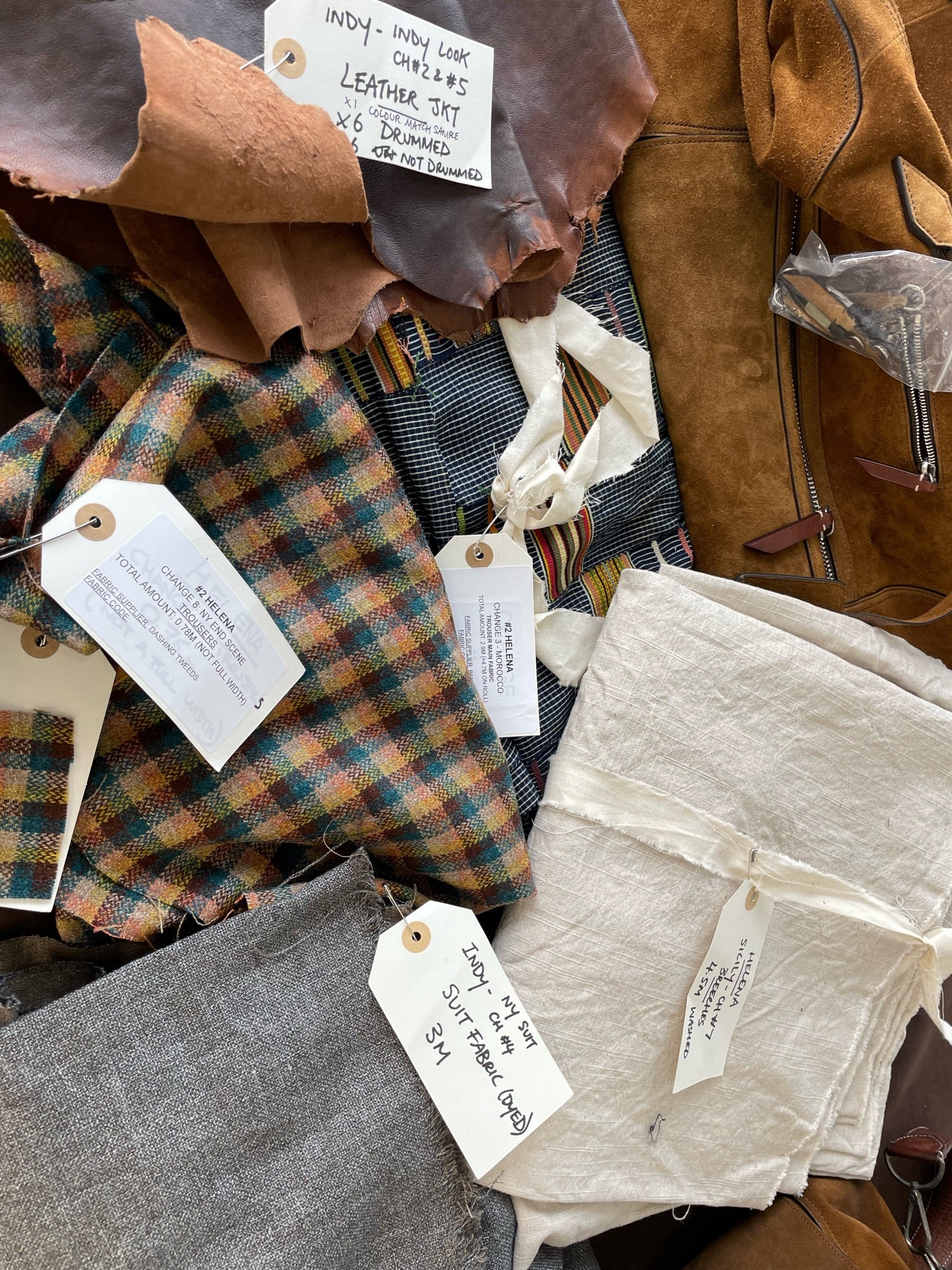 Metier - Main INDIANA JONES™ Runaway Marrakech Suede - Collector’s Edition - Image 8