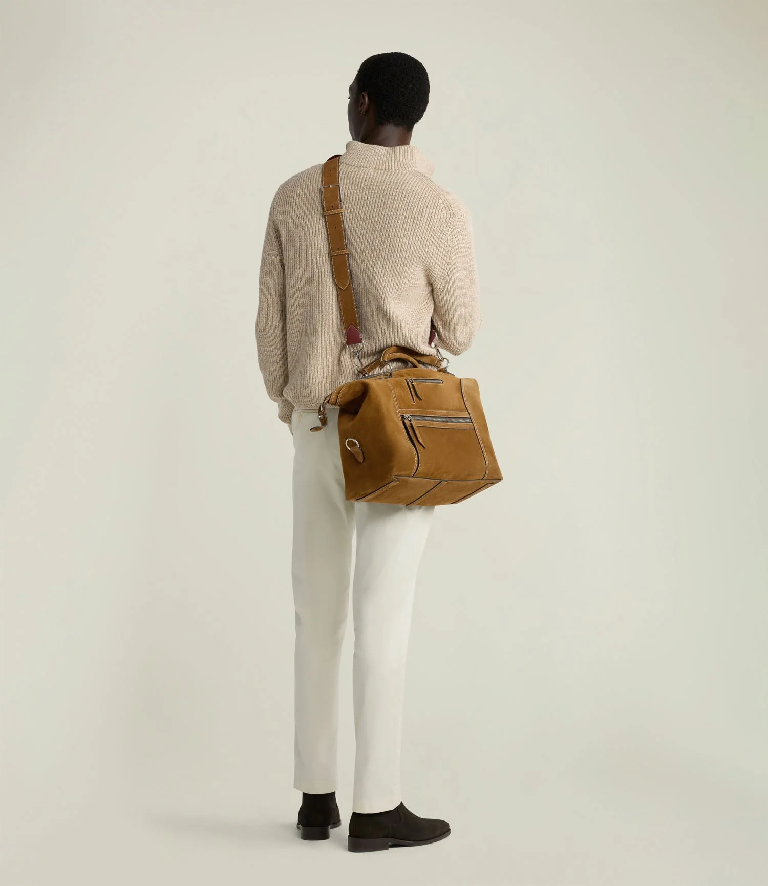 Metier - INDIANA JONES™ Vagabond Messenger Marrakech Suede - Collector’s Edition 1/10 - Image 9