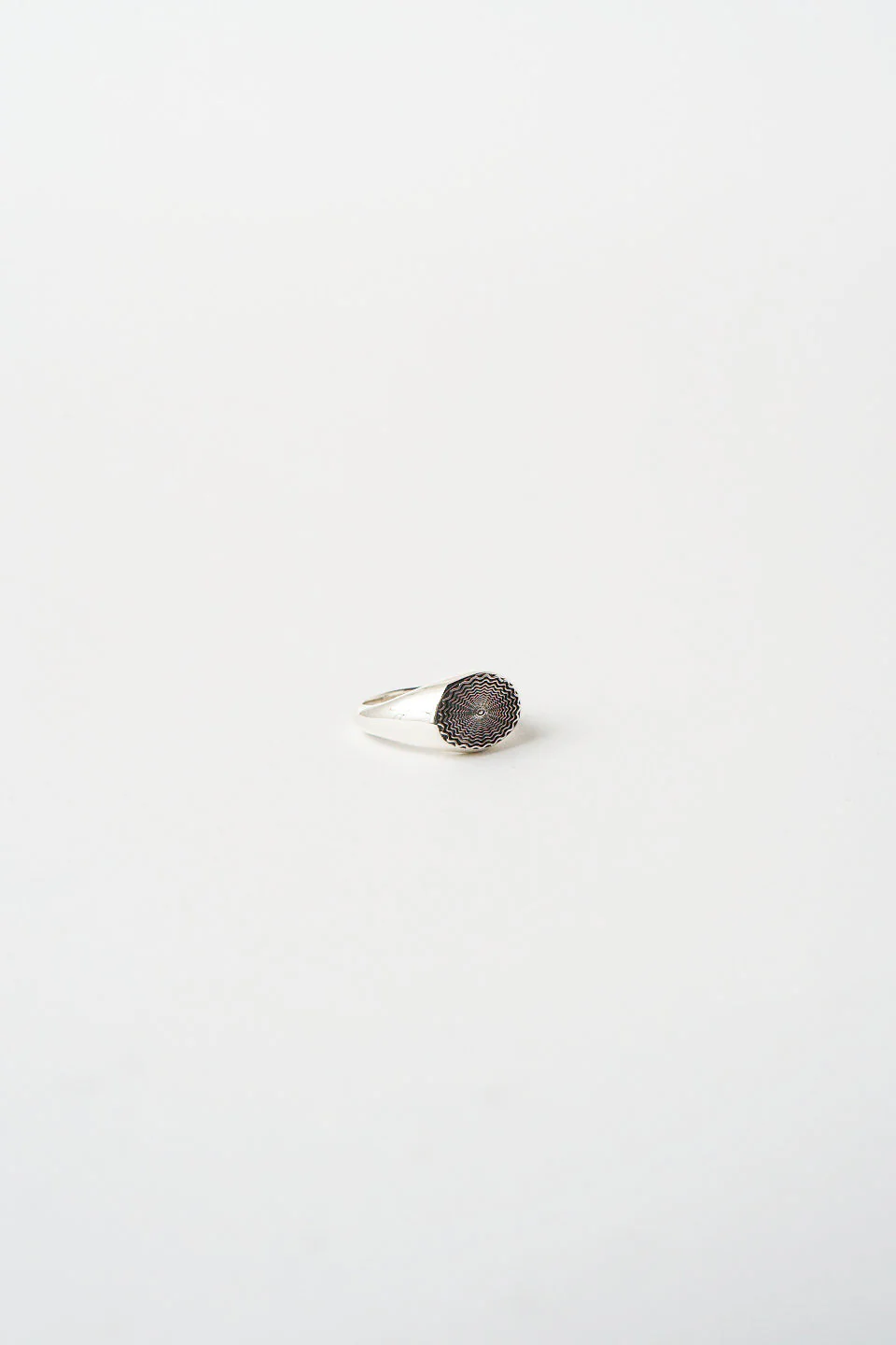 Jamie Haller - The Chaos Sunburst Oval Signet in Sterling Silver - Image 3