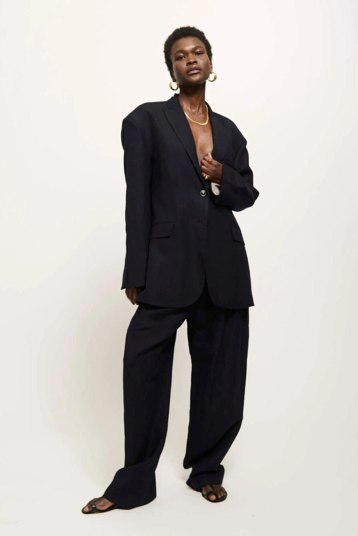 Jamie Haller - The Linen Oversized Blazer in Navy - Image 5