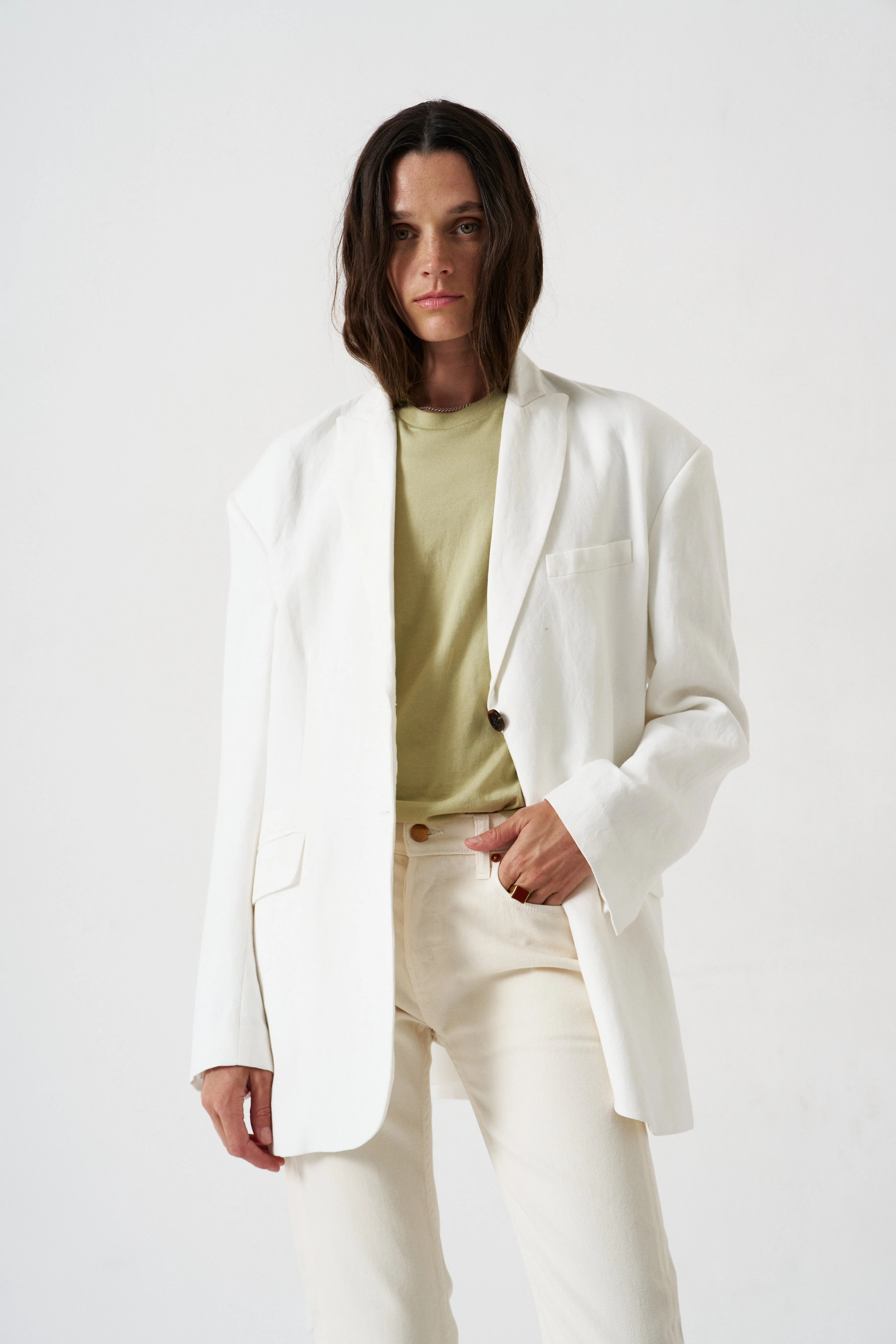 Jamie Haller - The Linen Oversized Blazer in White - Image 12