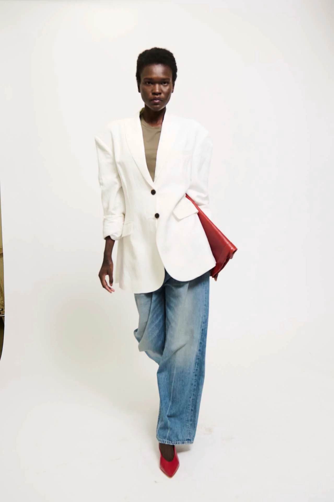Jamie Haller - The Linen Oversized Blazer in White - Image 4