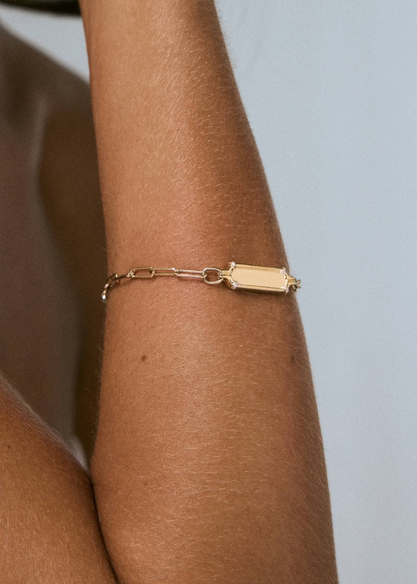 Kinn - Harlow Oval Pavé ID Bracelet - Image 4