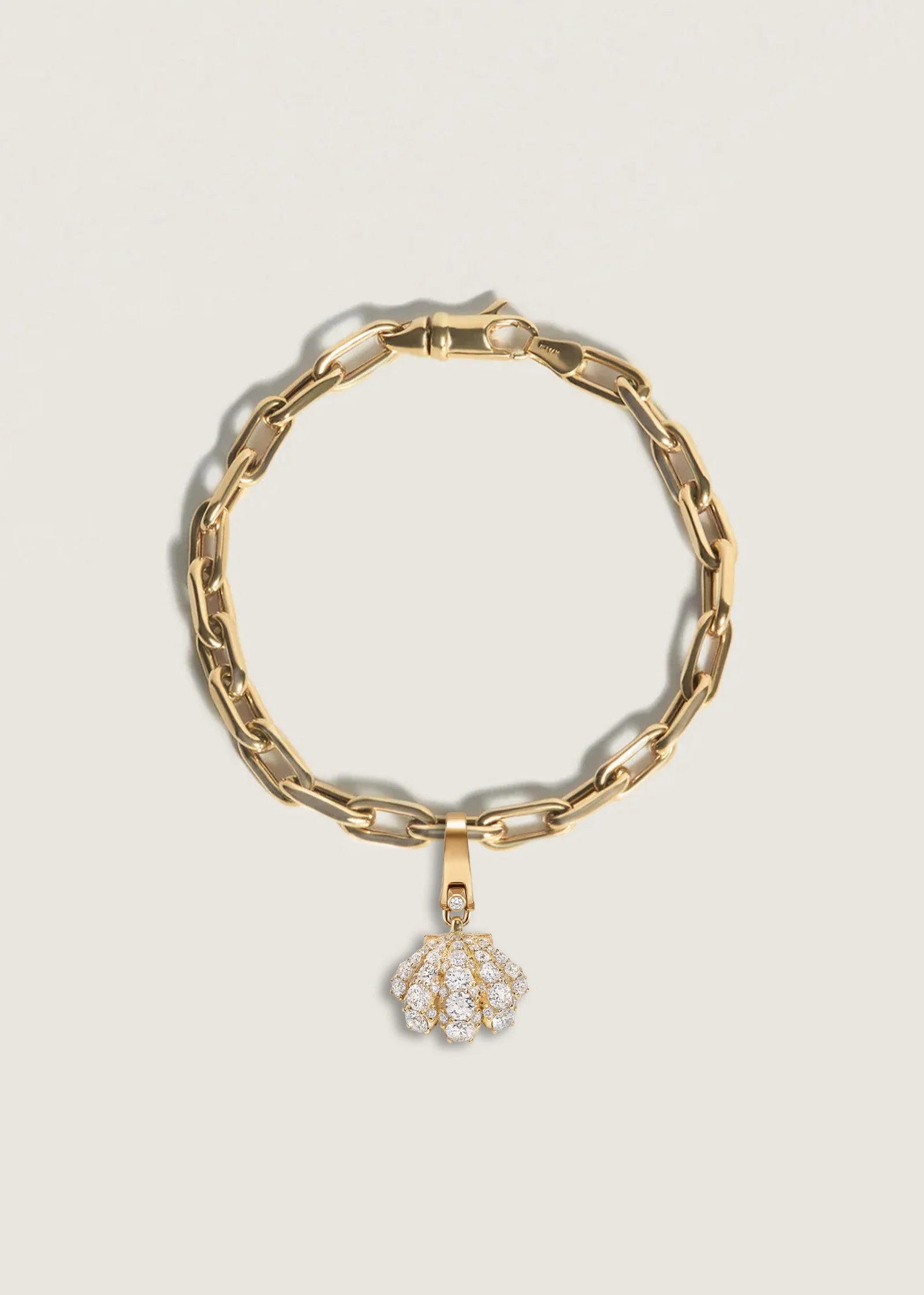 Kinn - Pavé Diamond Shell Charm Bracelet