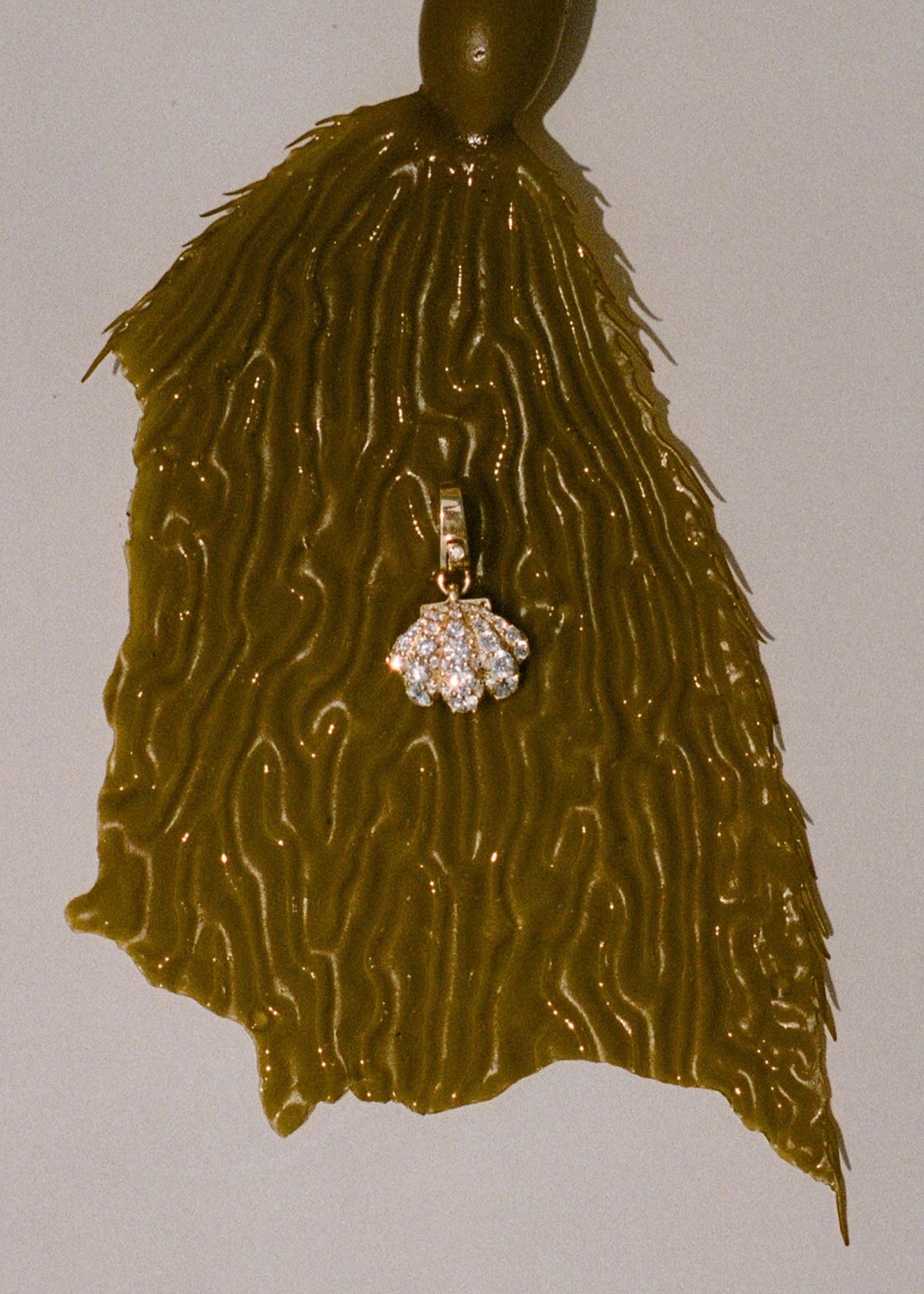Kinn - Pavé Diamond Shell Charm Bracelet - Image 5