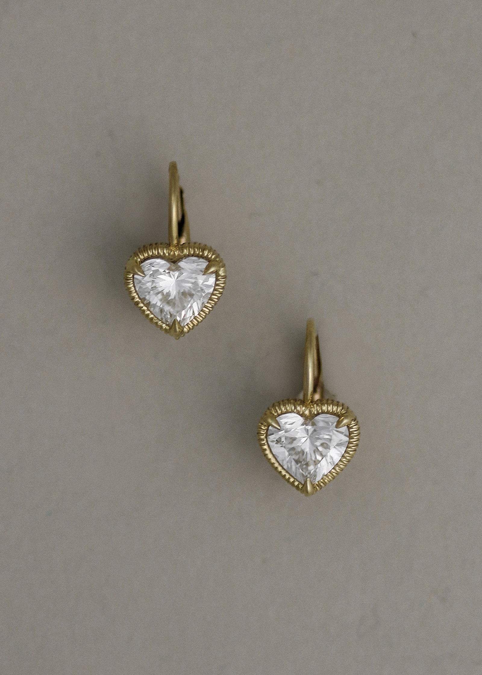 Kinn - Solis Ribbed Heart Diamond Earrings - Image 3