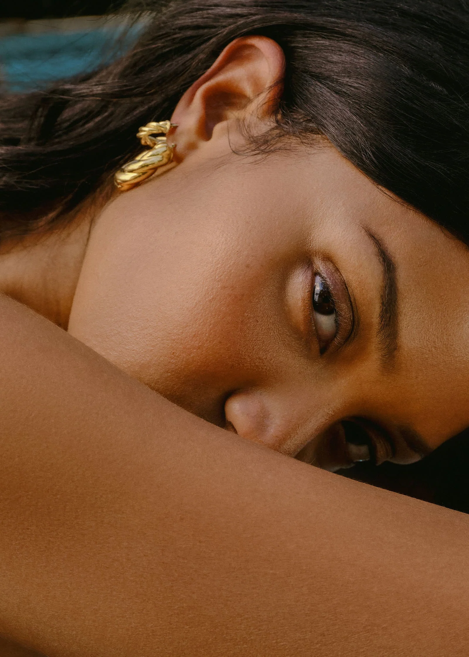 Kinn - Taylor Twist Petite Hoops - Image 4