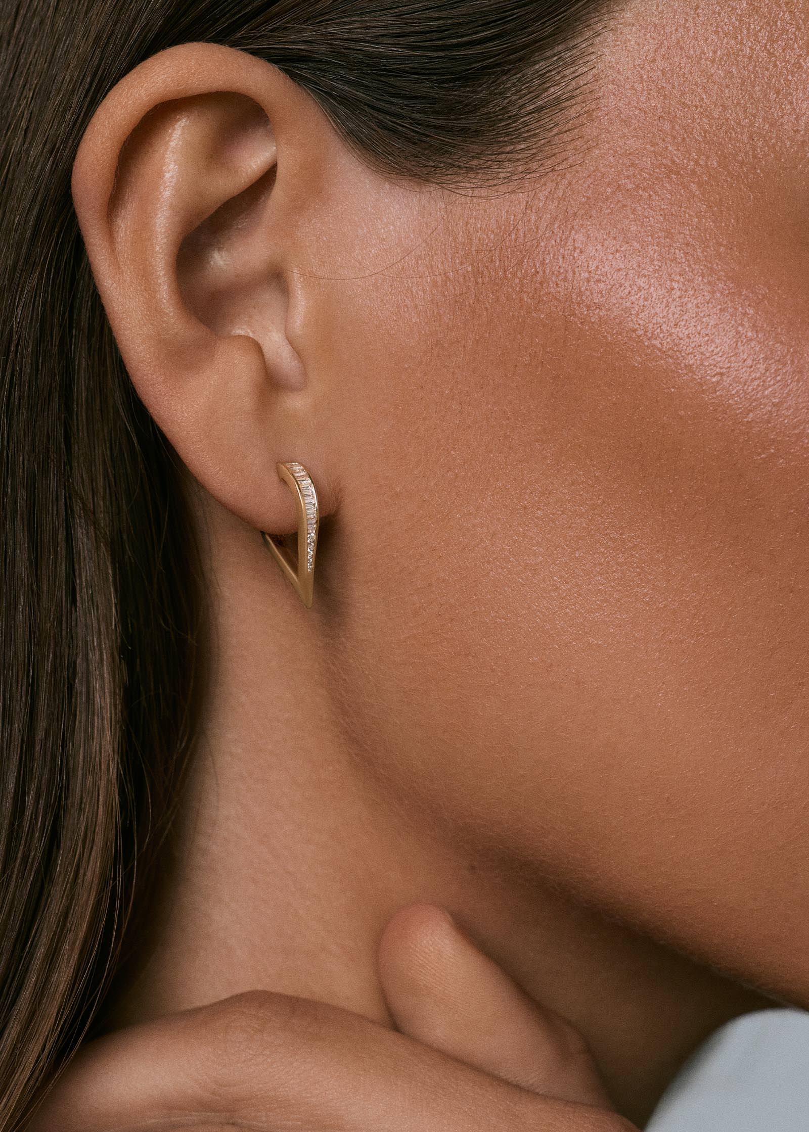 Kinn - Viola Baguette Diamond Drop Earrings - Image 2