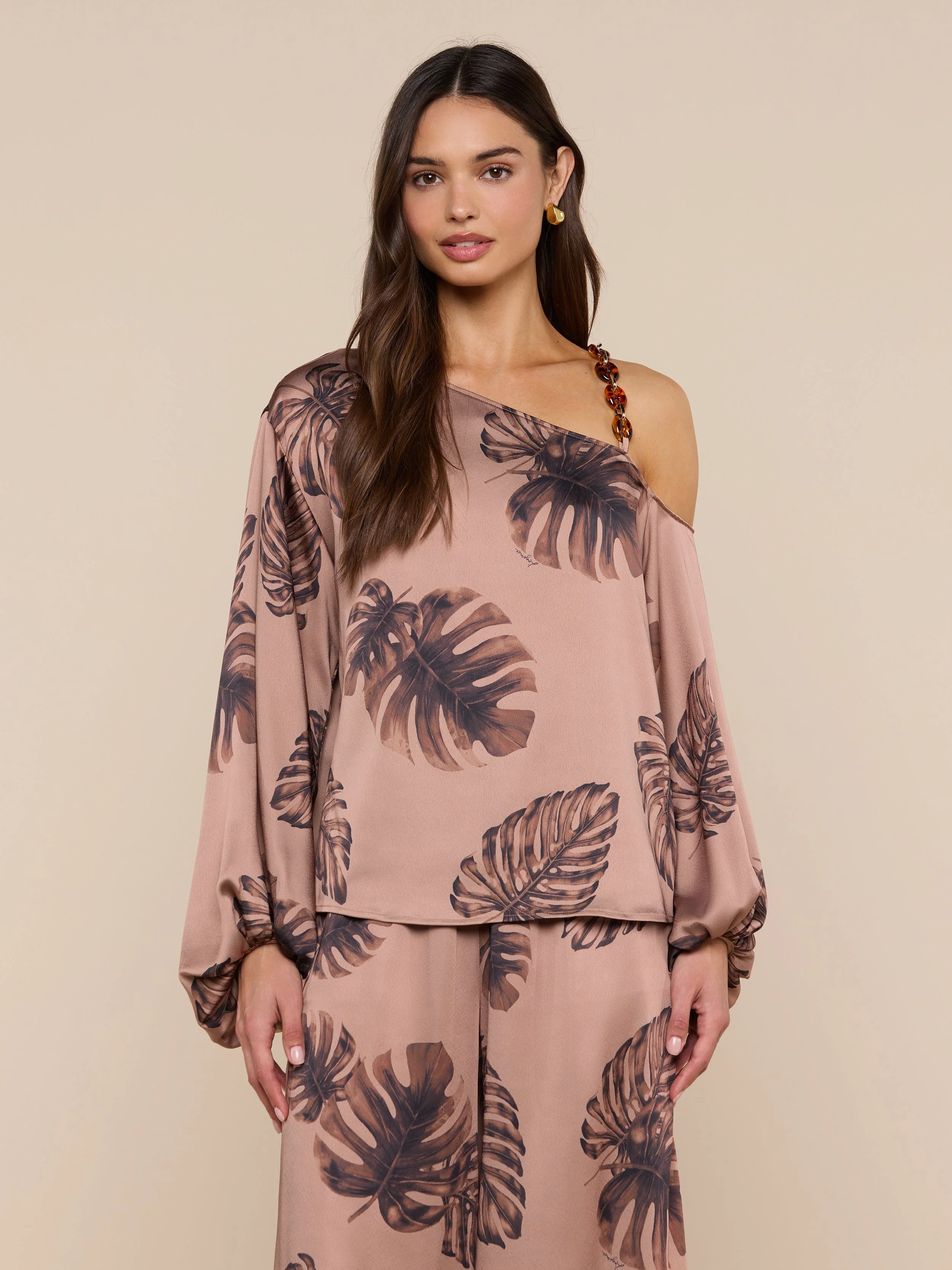 L'AGENCE - Asami Chain One - Shoulder Blouse