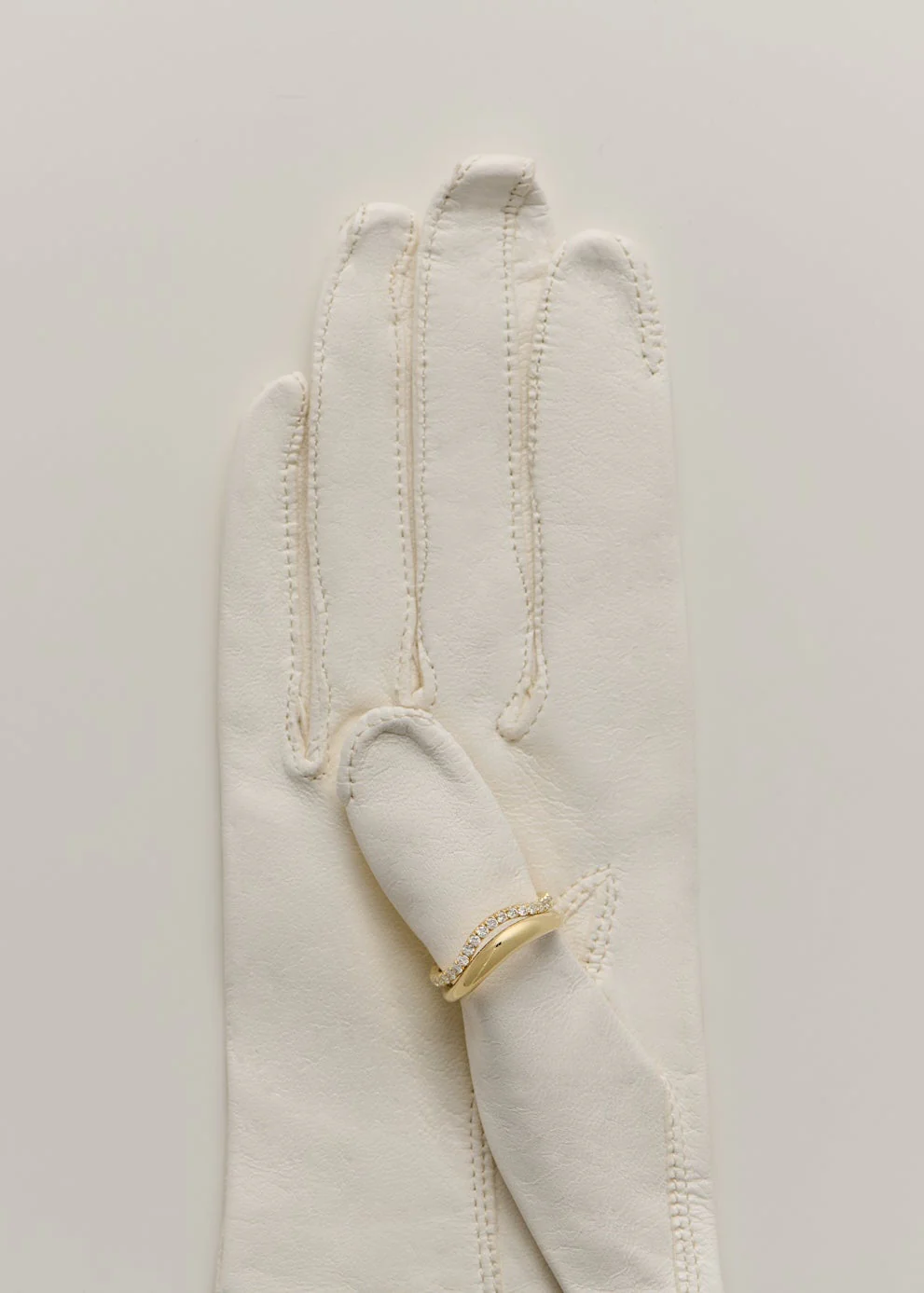 Kinn - Lana Curved Gold Ring - Image 3