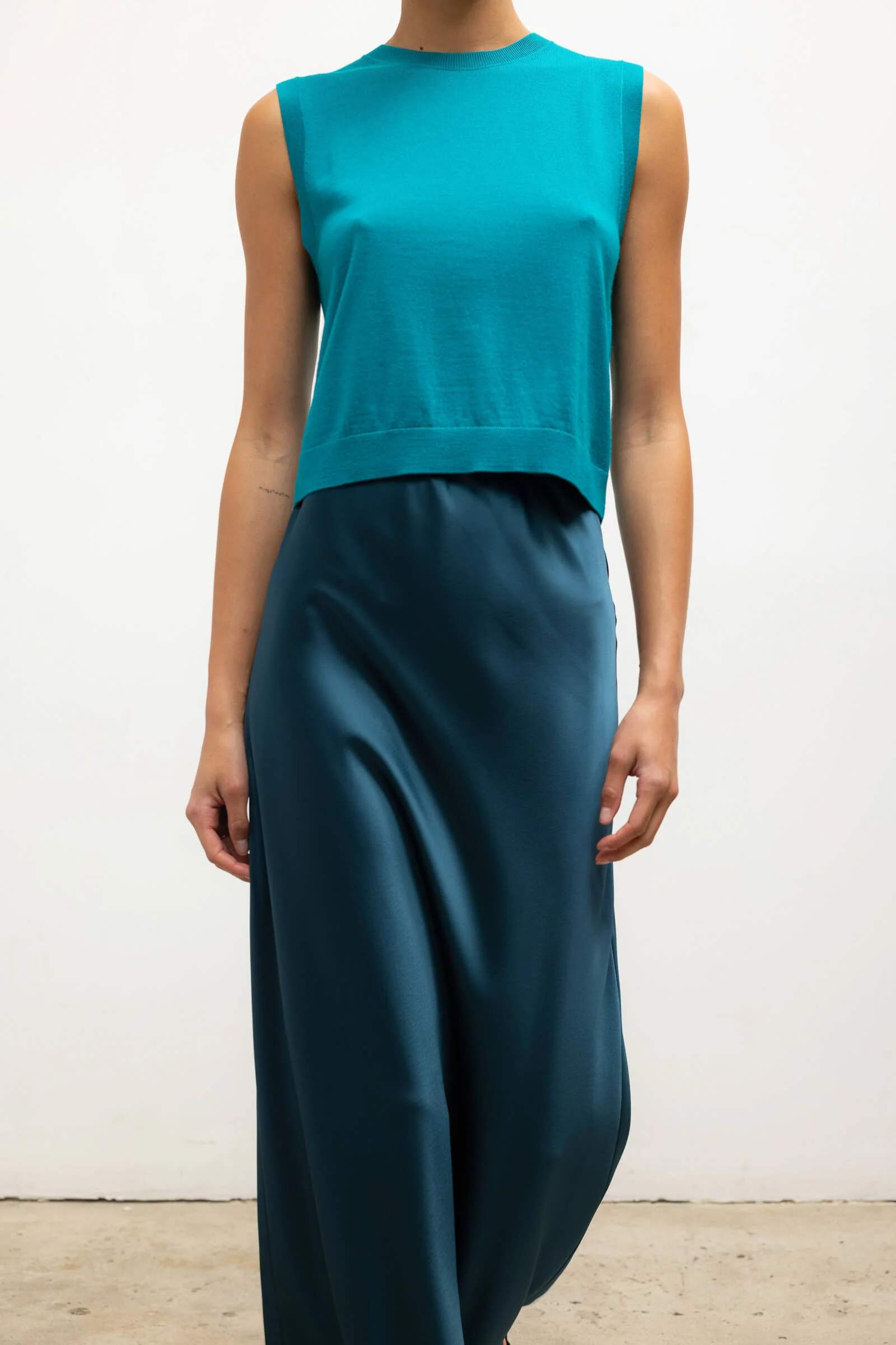 Leset - James Sleeveless Crew - Image 5