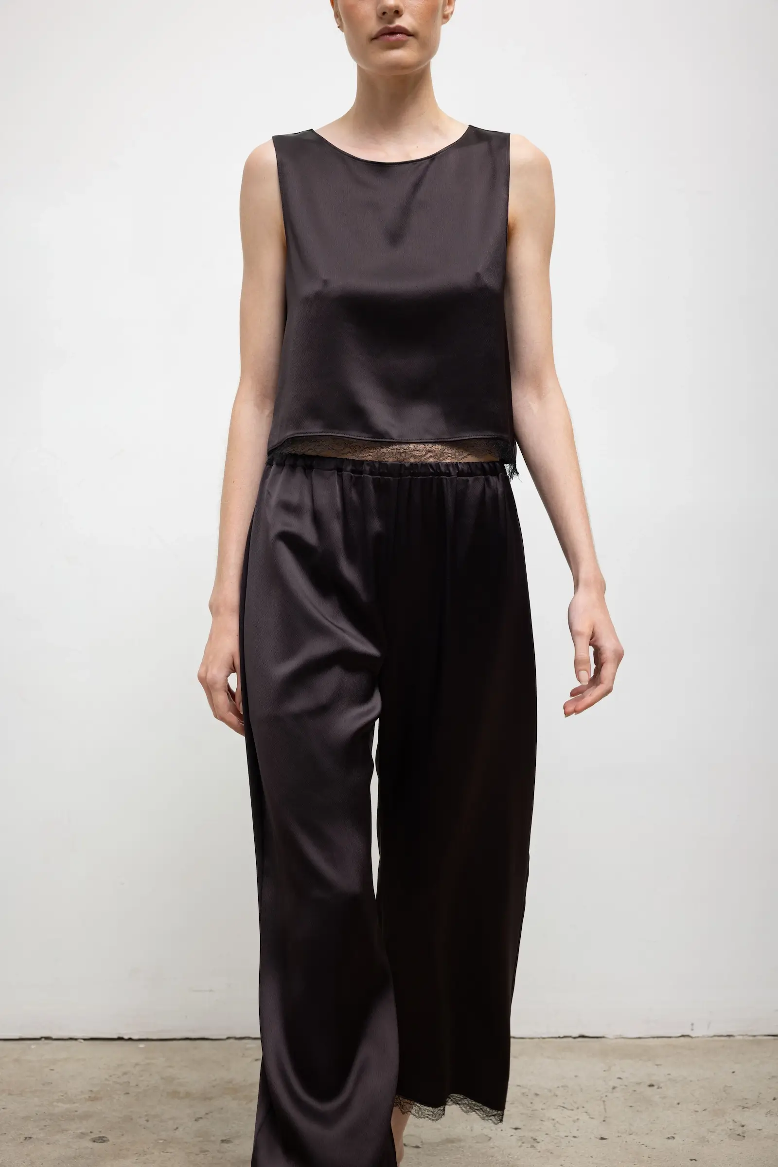 Leset - Pre - Order: Barb Lace Crop Pant - Image 4
