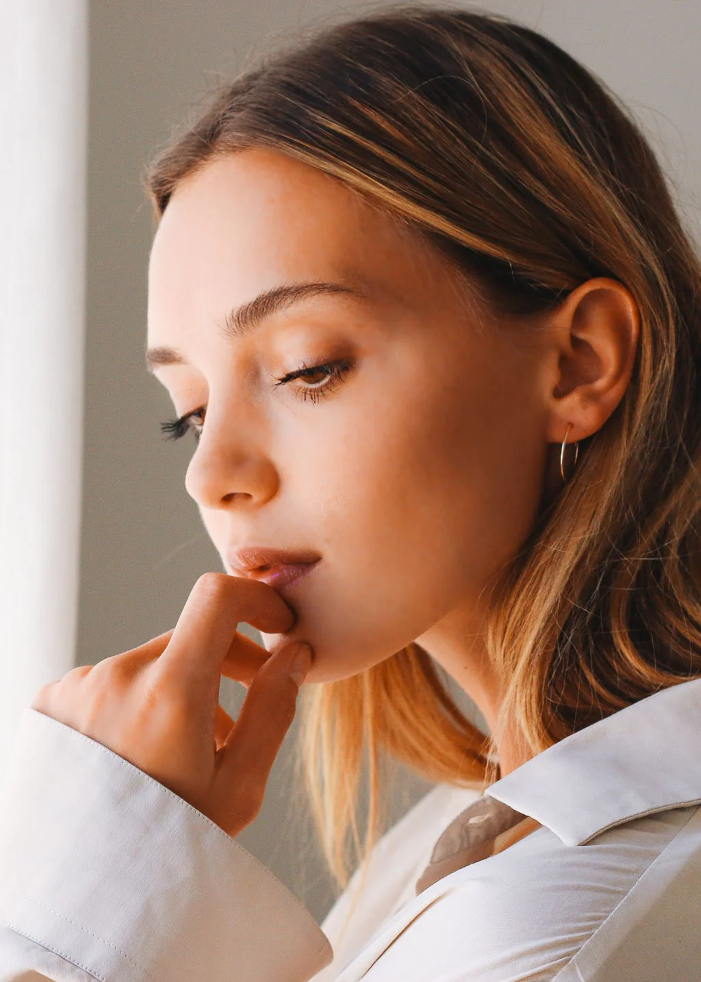 Kinn - Lightweight Hoop Earrings Medium - Image 6
