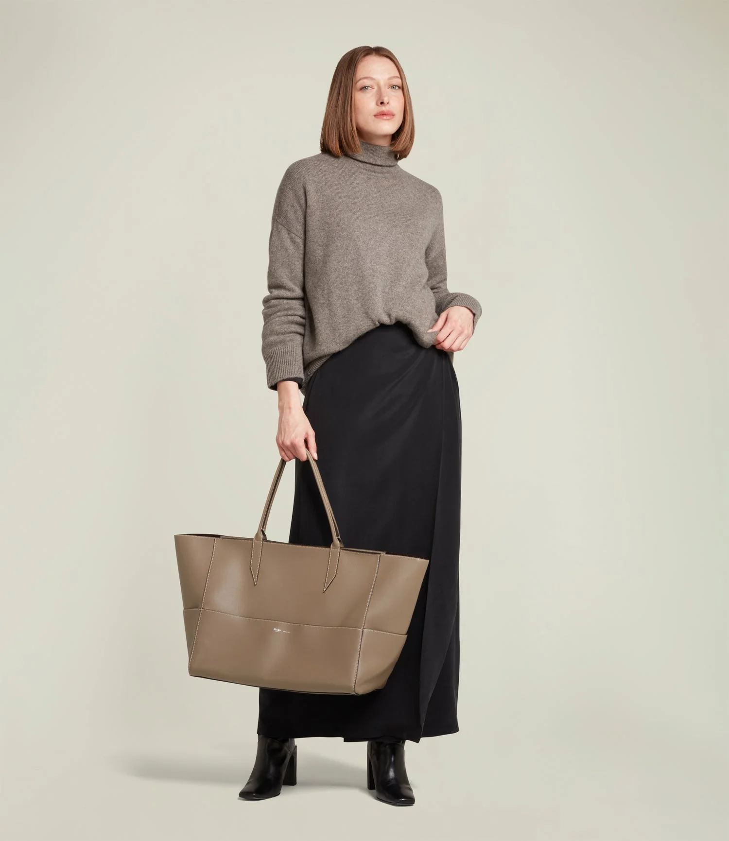 Metier - Incognito 42 Cabas Bag Smooth Calfskin Taupe - Image 4