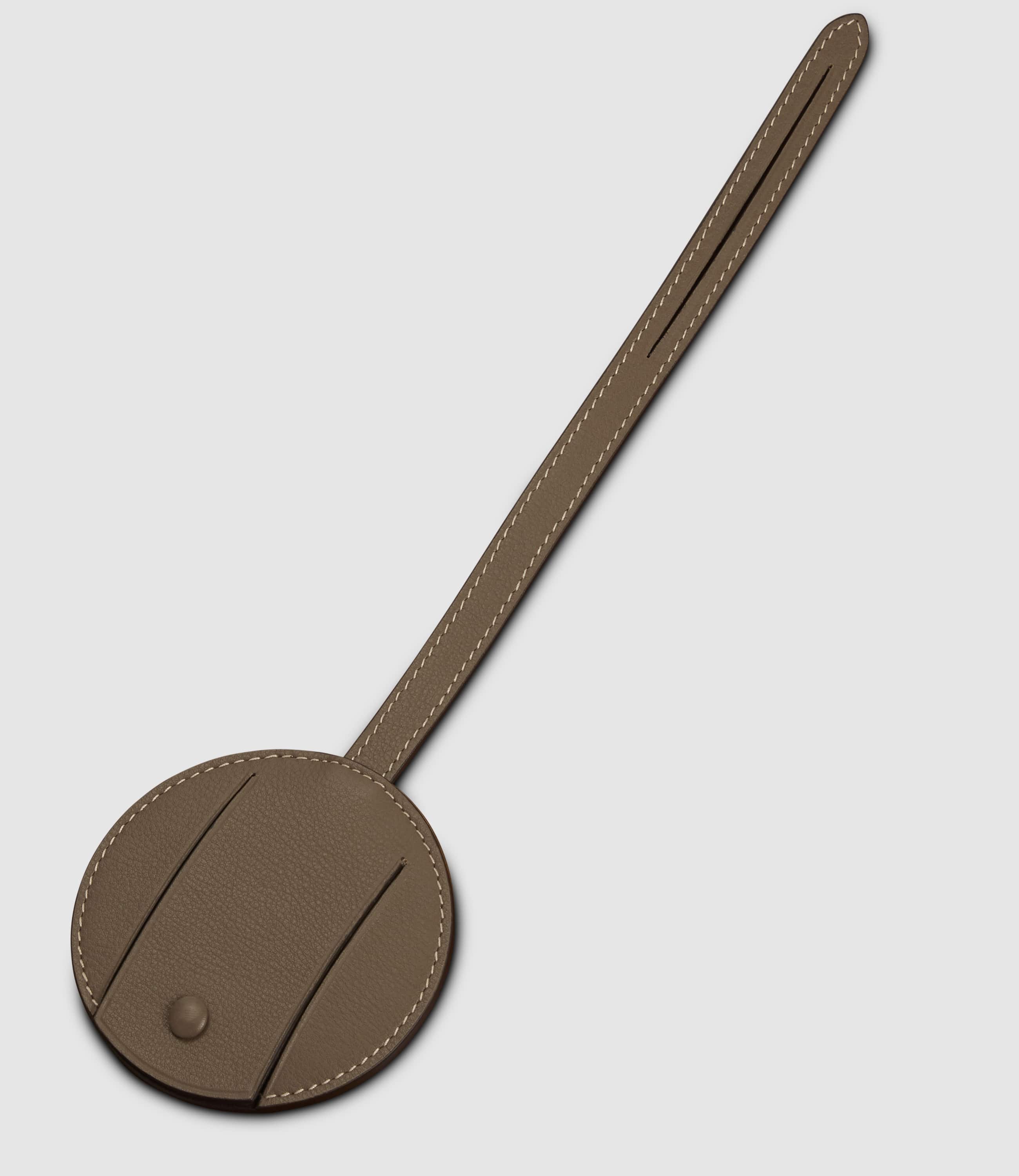 Metier - Métier Luggage Tag Smooth Calfskin Taupe with Salt Stitching - Image 2
