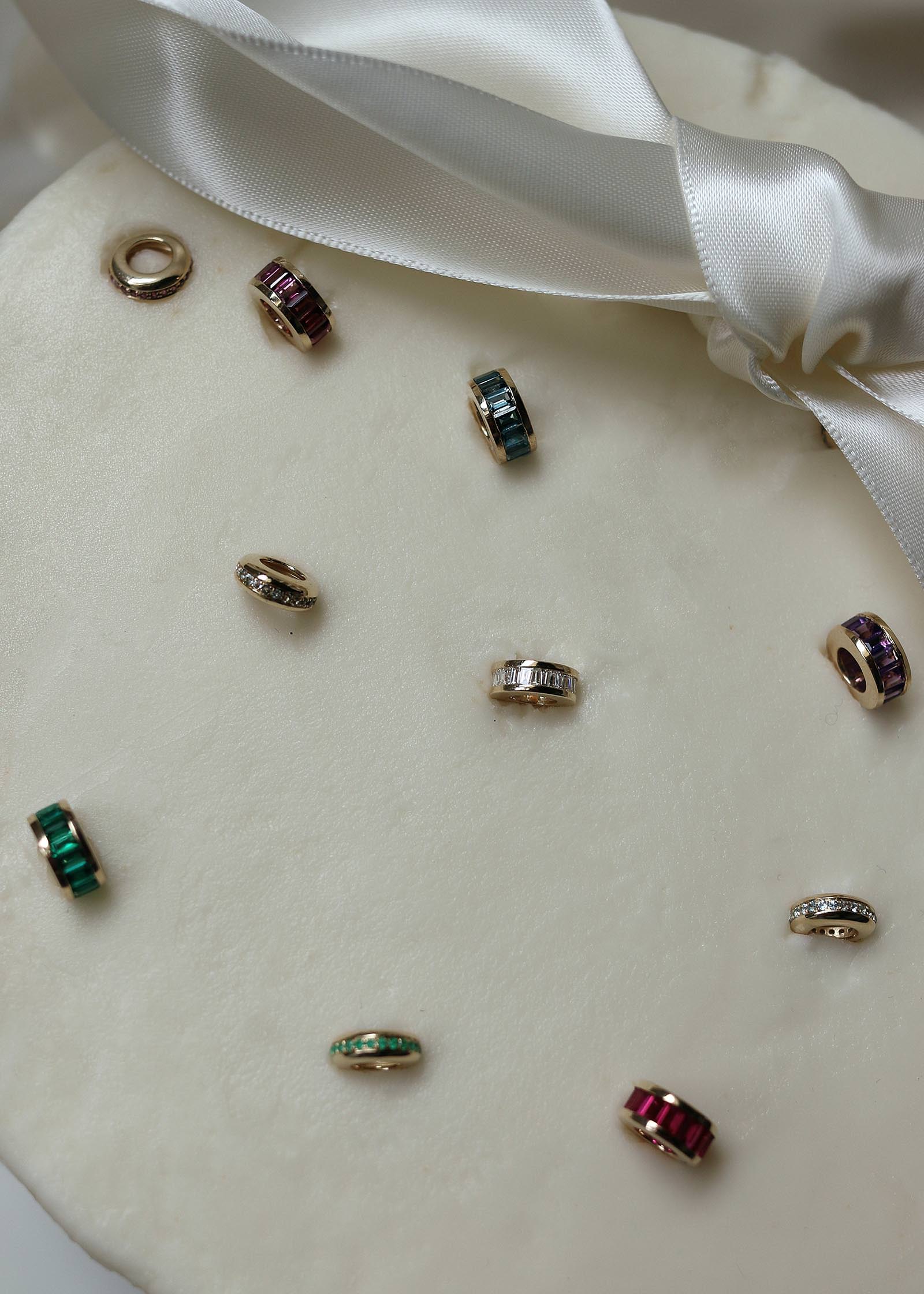 Kinn - Milestone Baguette Birthstone Charm Emerald - Image 2