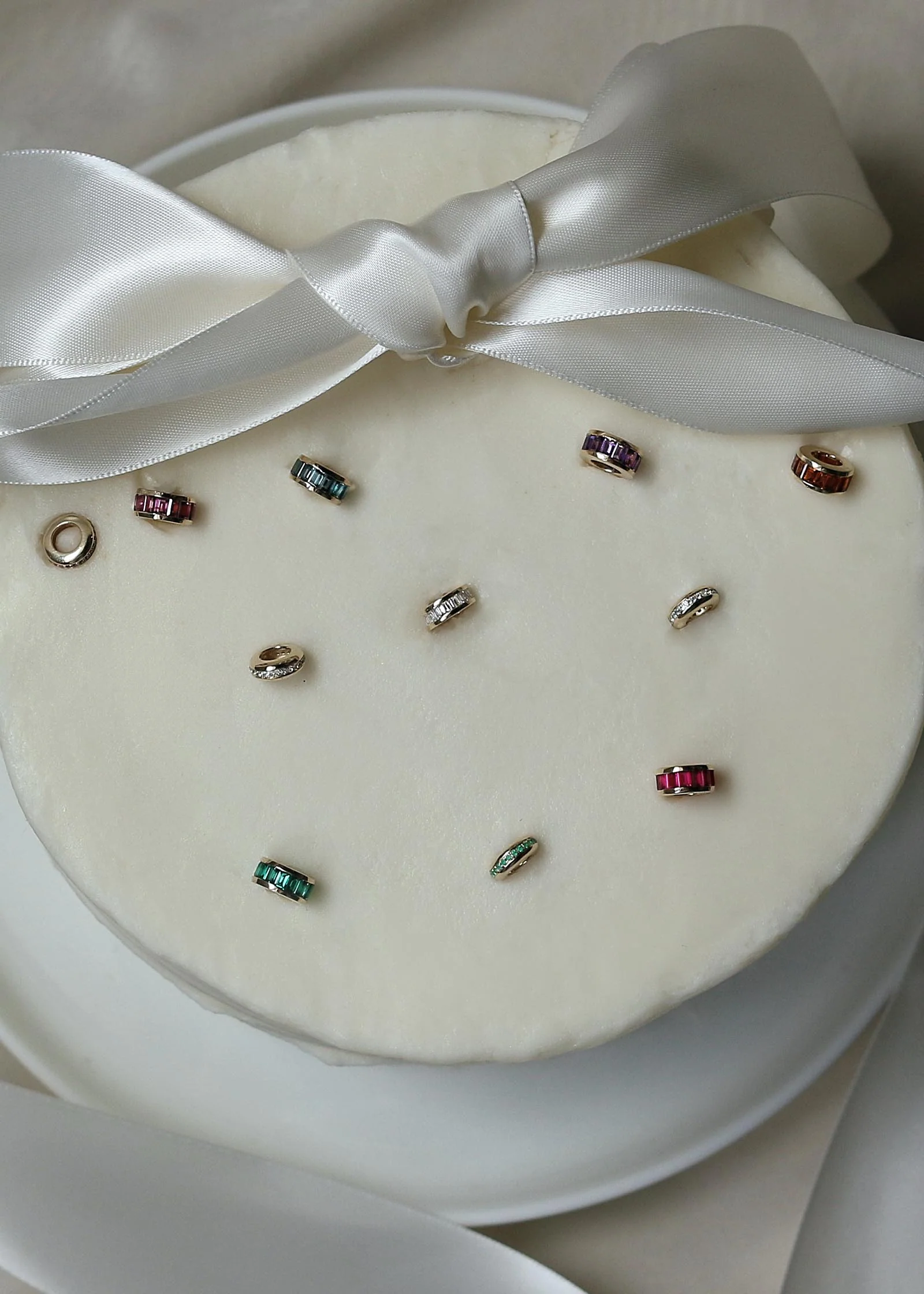 Kinn - Noelle Pavé Dome Birthstone Charm Emerald - Image 3