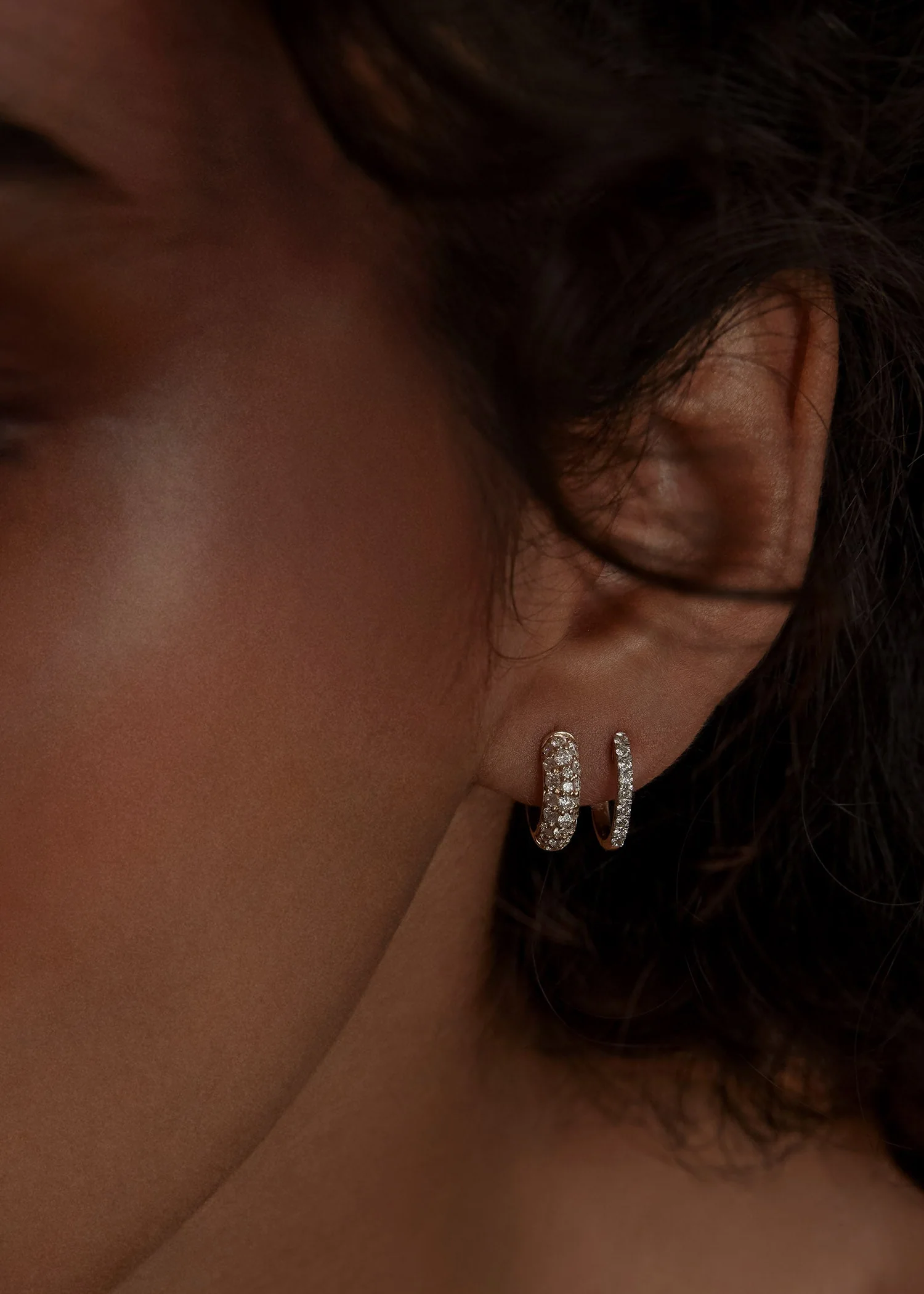 Kinn - Pavé Huggie Earrings Diamond - Image 6