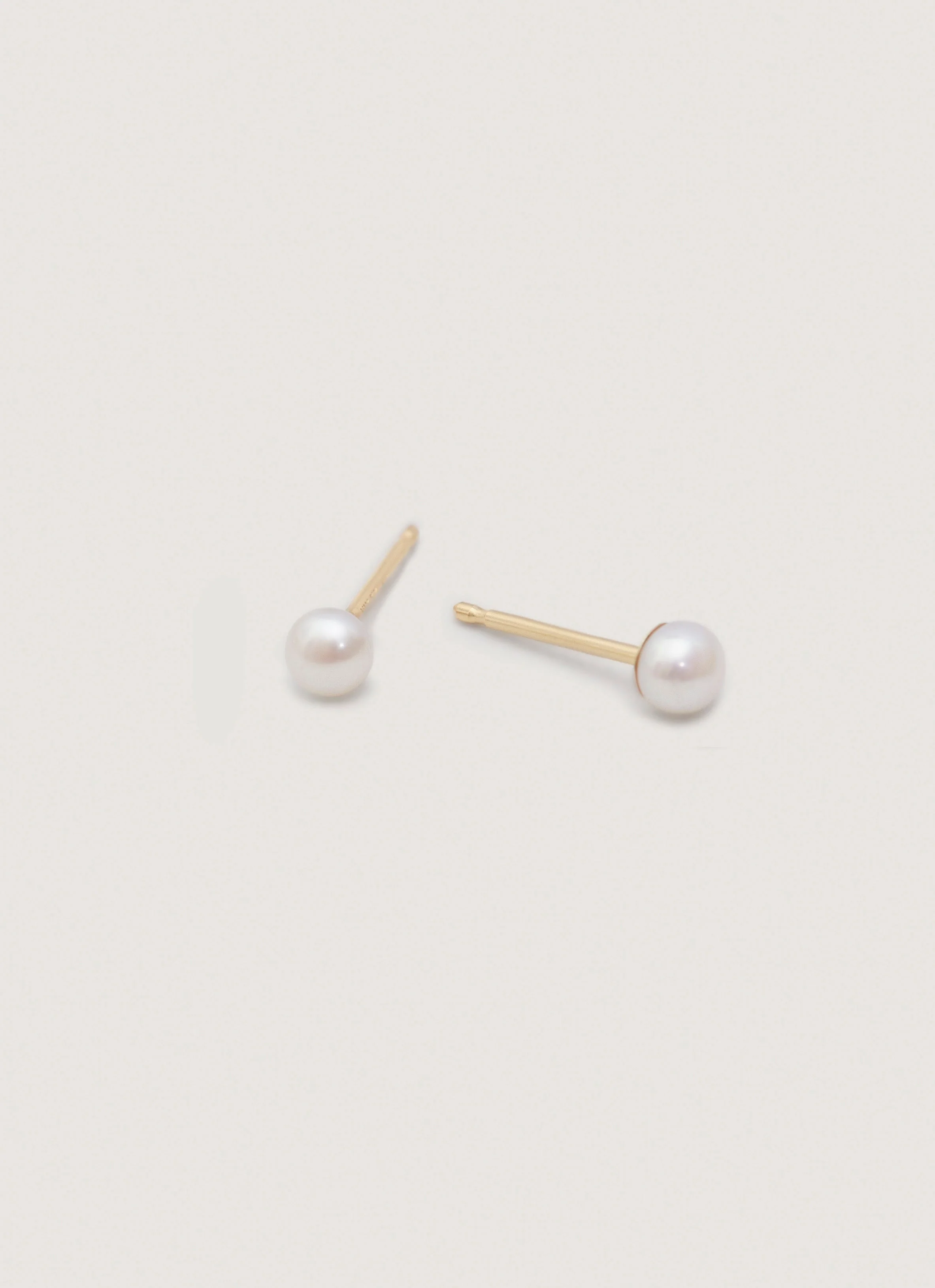 Kinn - Pearl Stud Earrings - Image 3