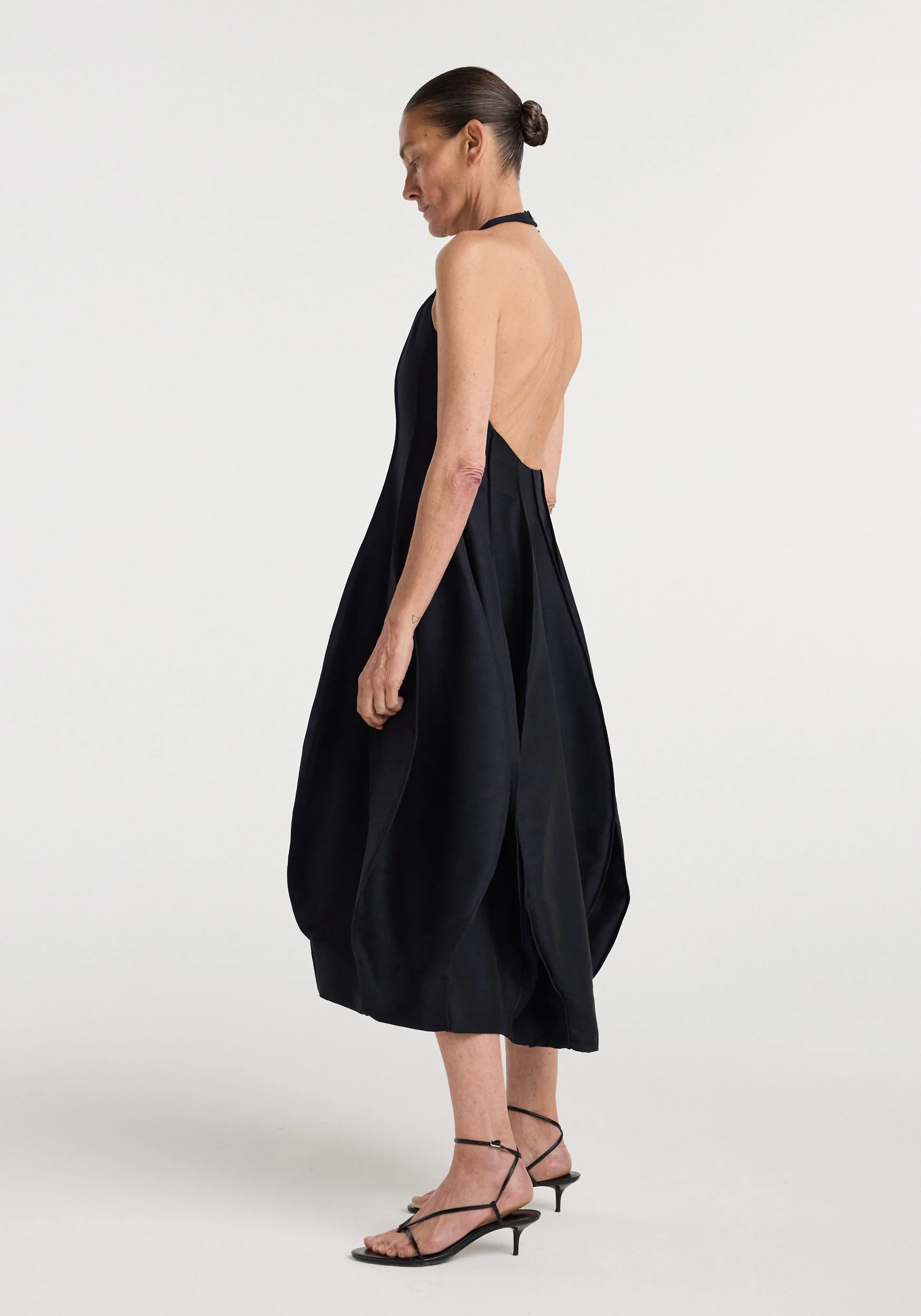 ROHE - Open back tulip dress | night - Image 2