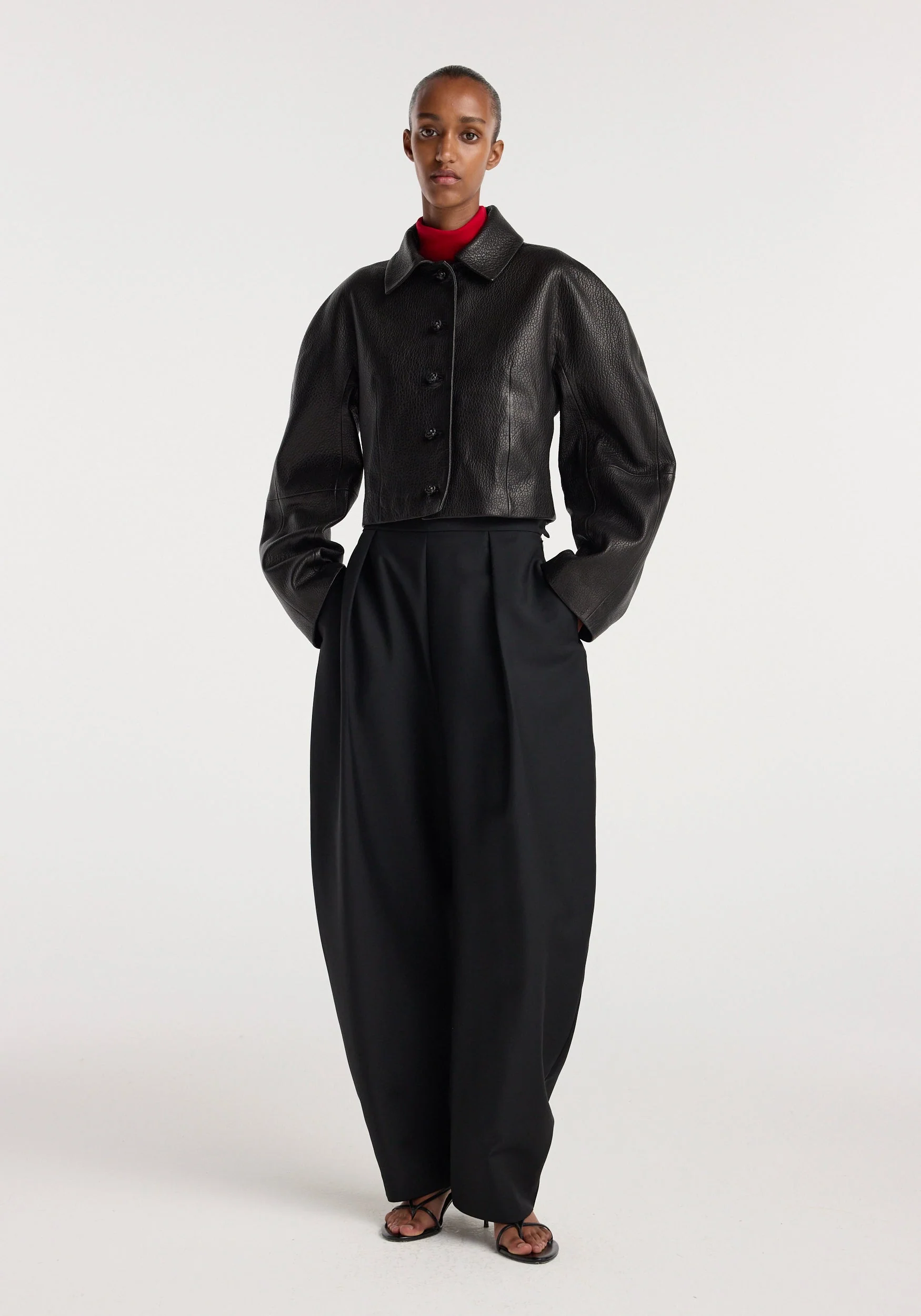 ROHE - Rounded grain leather cropped jacket | black