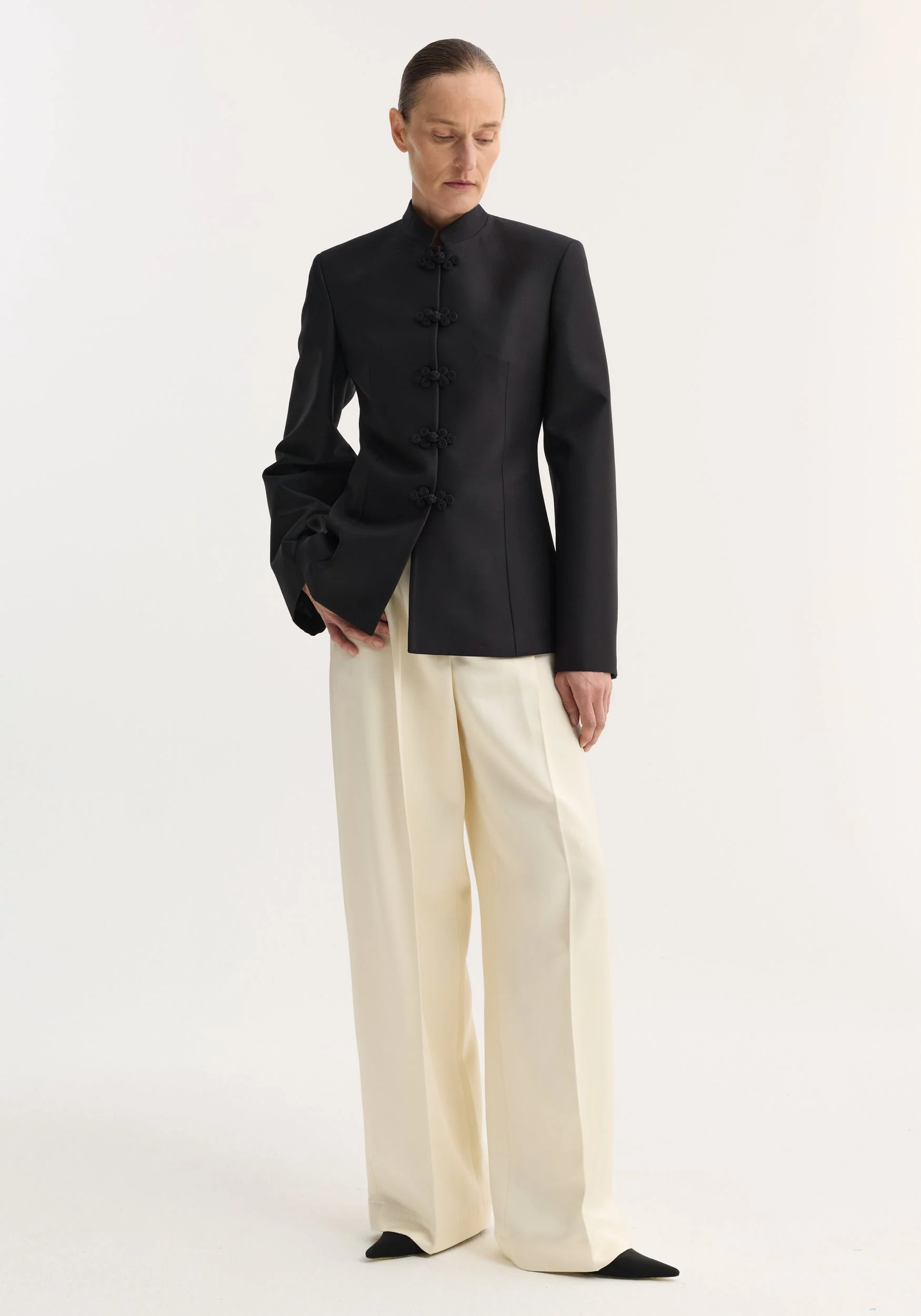 ROHE - Sculptural pankou closure blazer | black