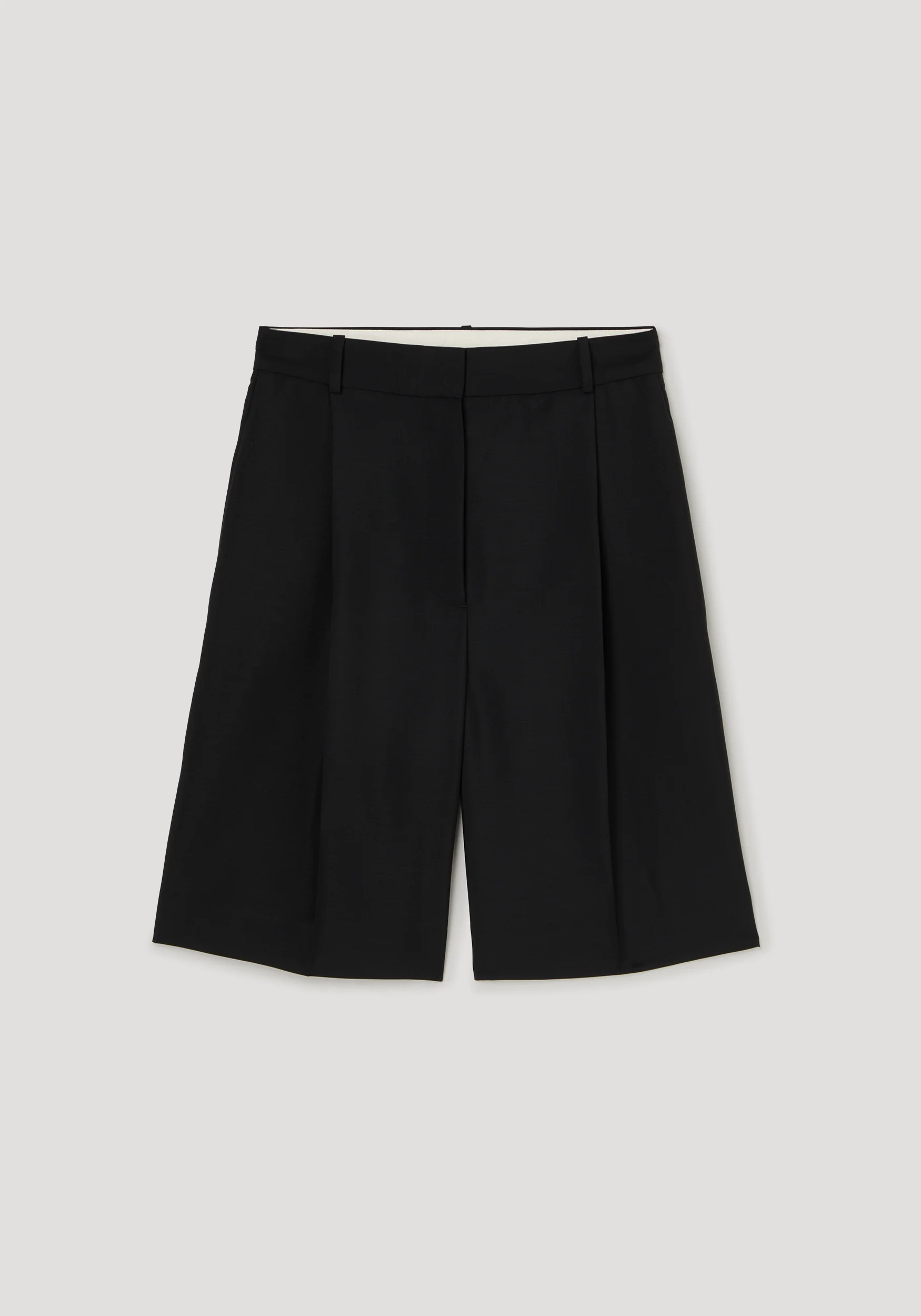 ROHE - Tailored single pleat shorts | black - Image 6