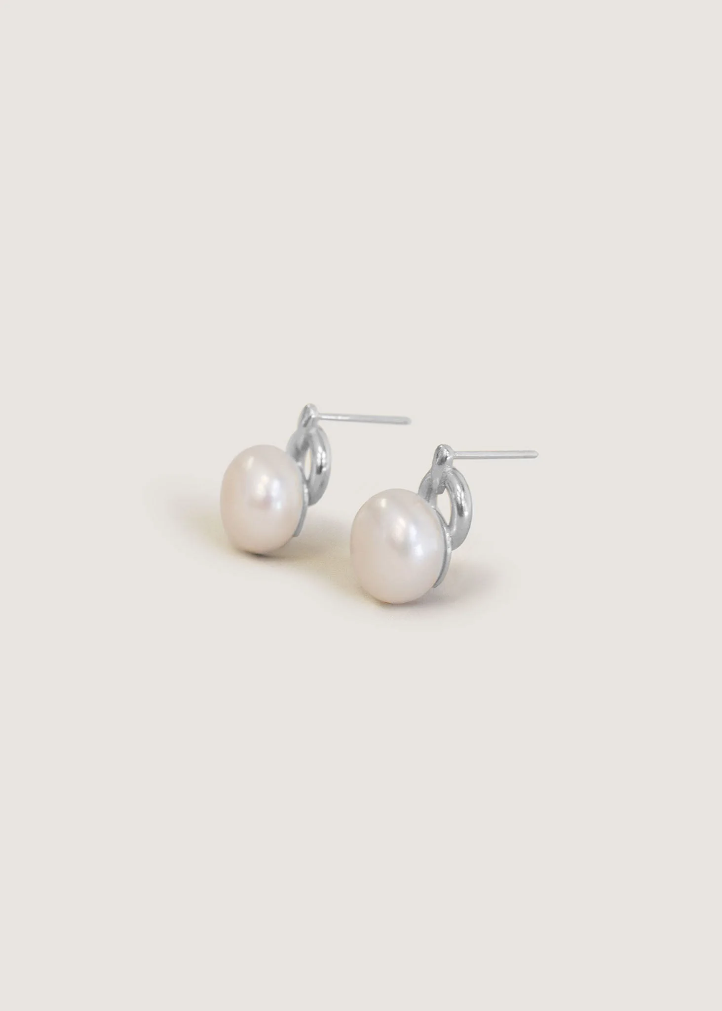 Kinn - Rose Pearl Earrings Silver - Image 2