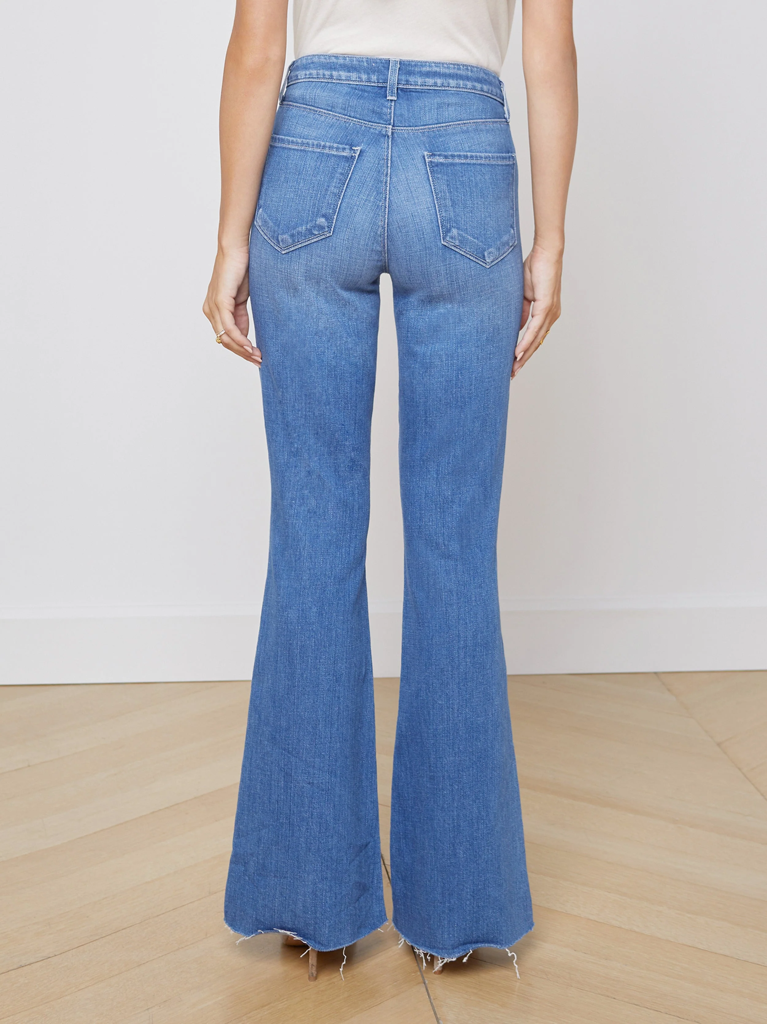 L'AGENCE - Sera Sneaker Flare Jean - Image 9