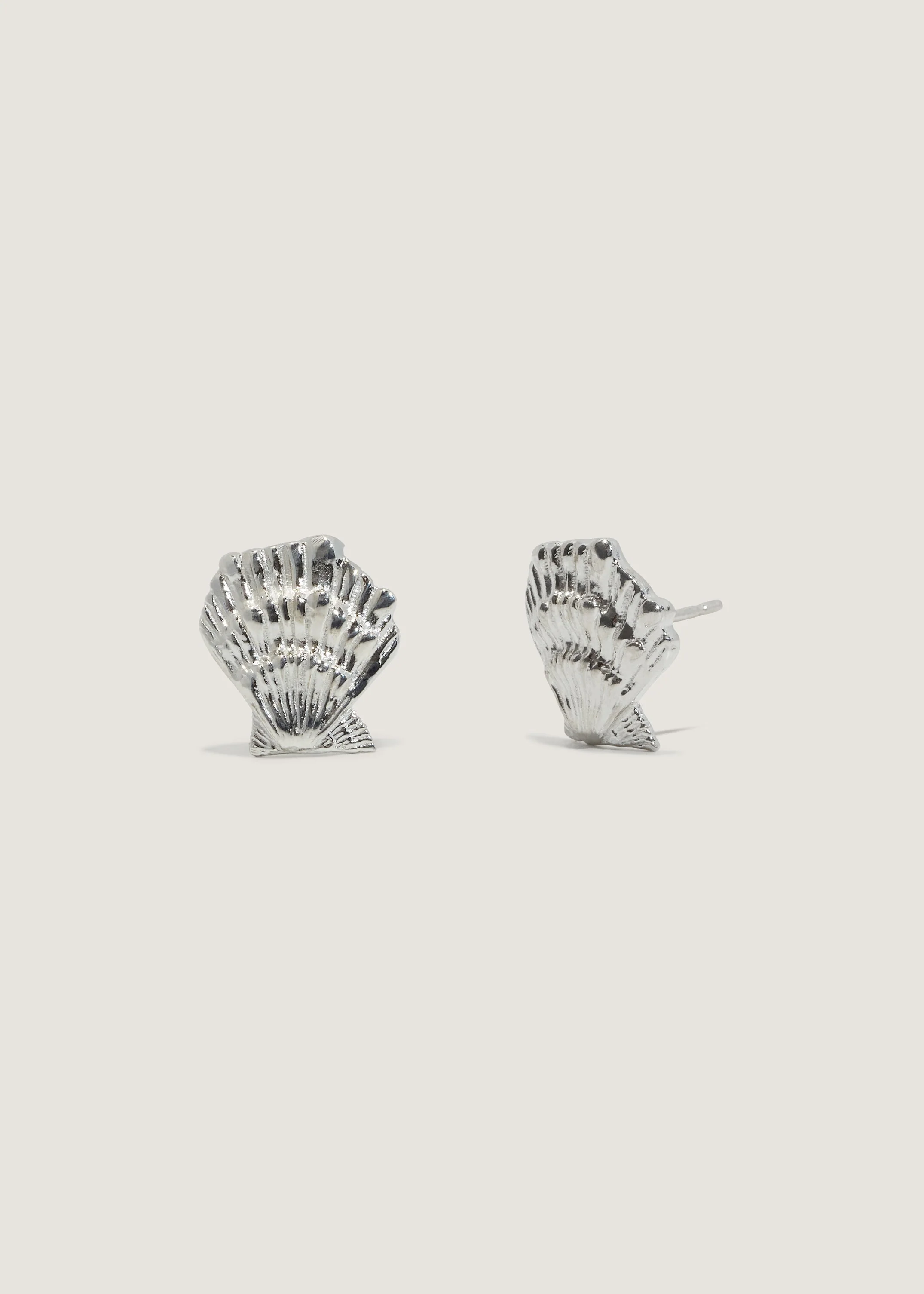 Kinn - Shell Stud Earrings Silver - Image 4
