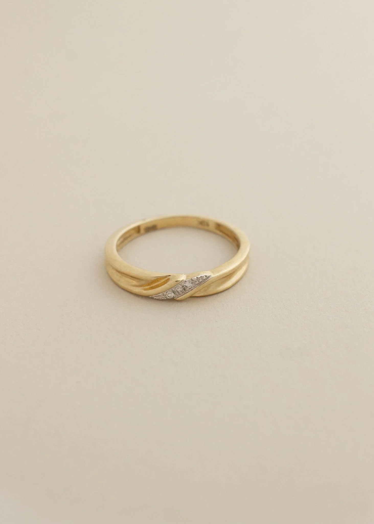 Kinn - Vintage Thin Round Diamond Band Ring