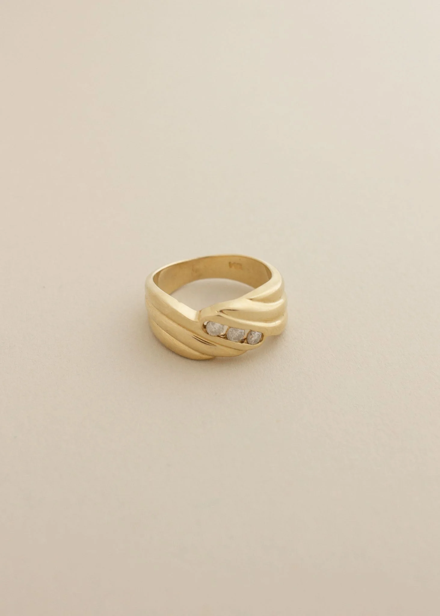 Kinn - Vintage Three Round Diamond Ring